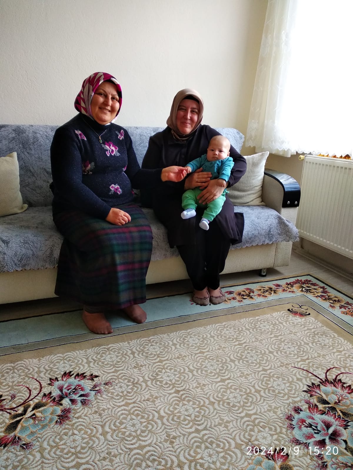 Başkan Ertürk Depremzede Aileleri Ziyaret Etti