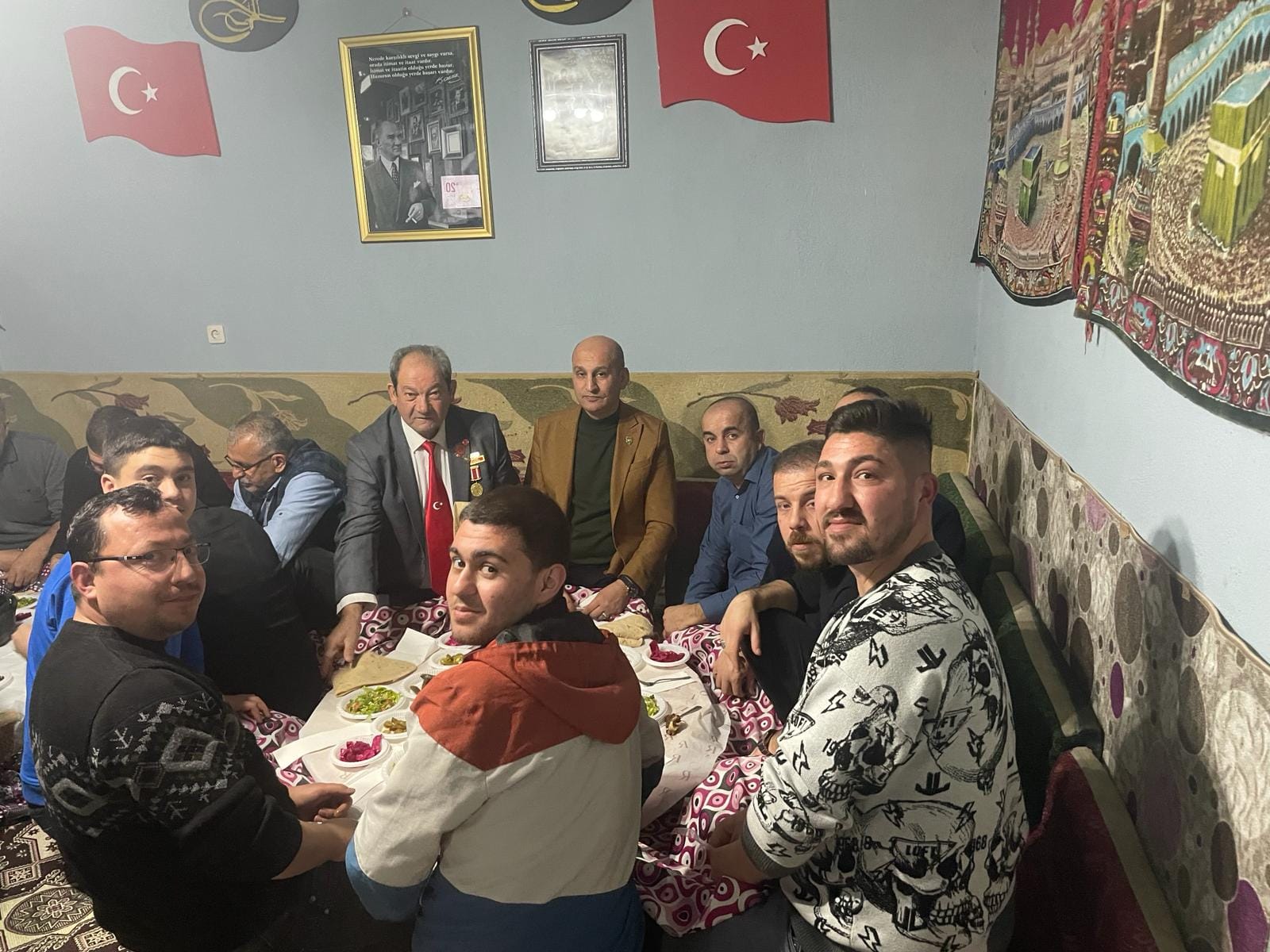 ŞEHİT VE GAZİLER DERNEĞİ ŞEHİT  VE GAZİ AİLELERİNİN YANINDA