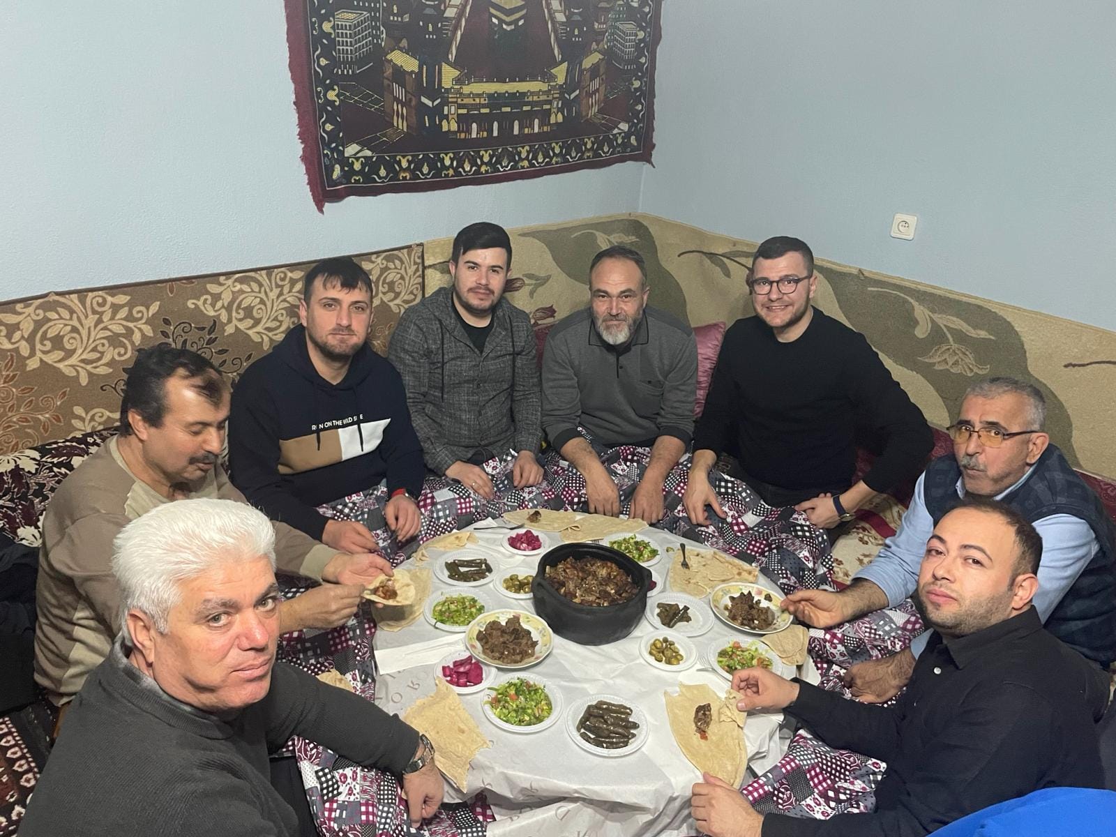 ŞEHİT VE GAZİLER DERNEĞİ ŞEHİT  VE GAZİ AİLELERİNİN YANINDA