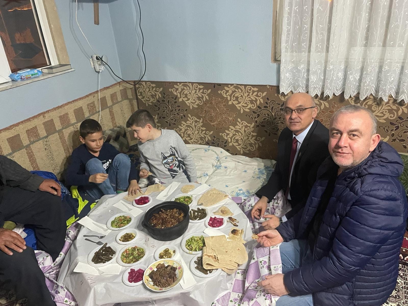 ŞEHİT VE GAZİLER DERNEĞİ ŞEHİT  VE GAZİ AİLELERİNİN YANINDA
