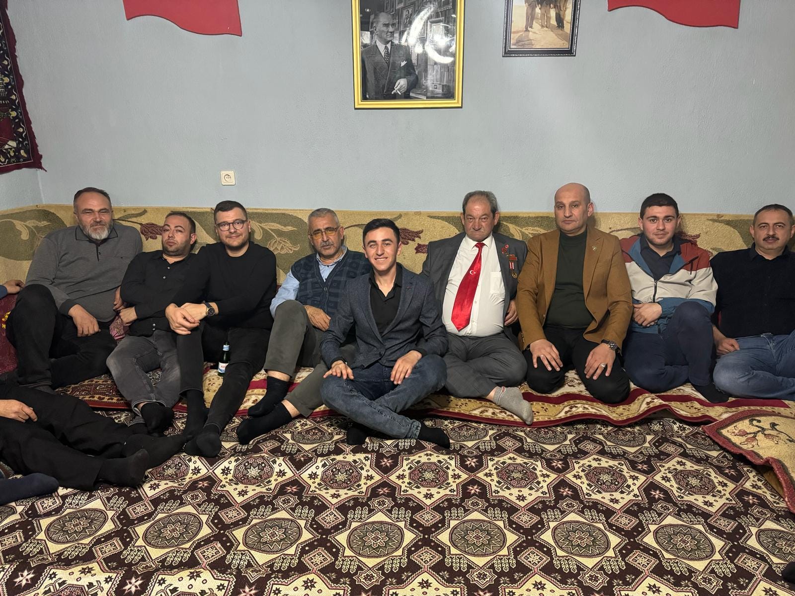 ŞEHİT VE GAZİLER DERNEĞİ ŞEHİT  VE GAZİ AİLELERİNİN YANINDA