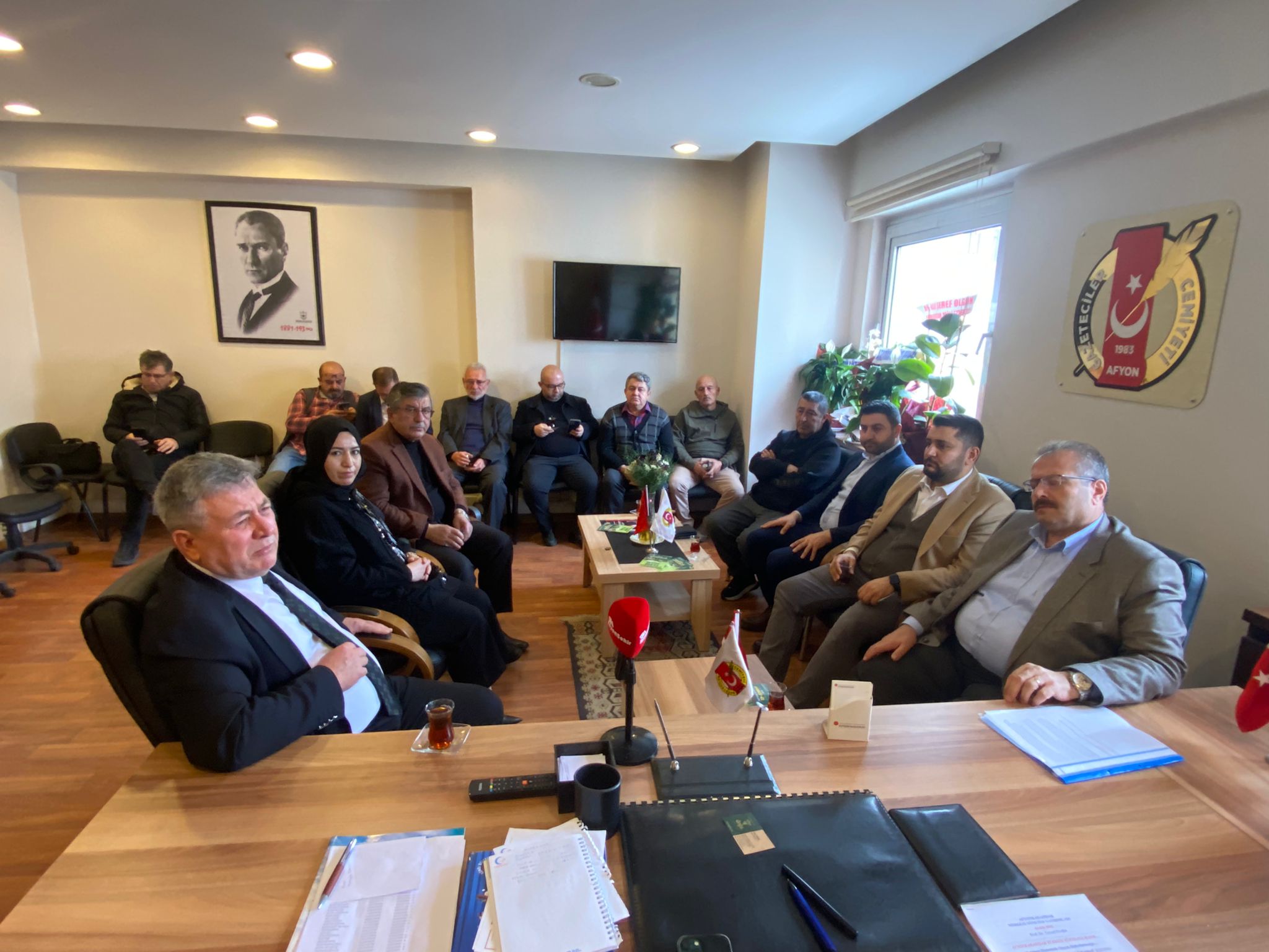 BAŞKAN AKAR, BASIN ÇALIŞANLARINA YAPILAN SALDIRIYI KINADI