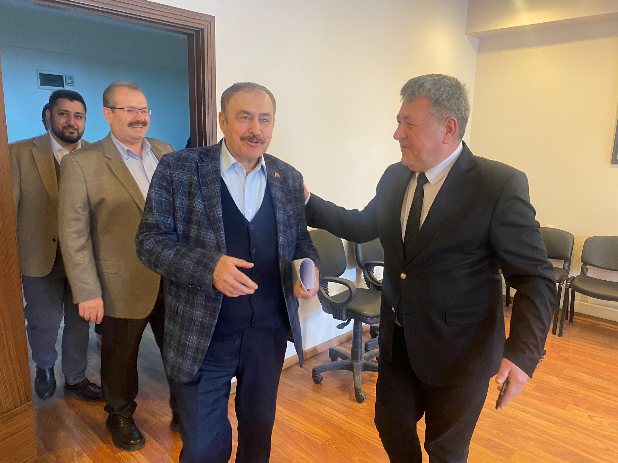 BAŞKAN AKAR, BASIN ÇALIŞANLARINA YAPILAN SALDIRIYI KINADI
