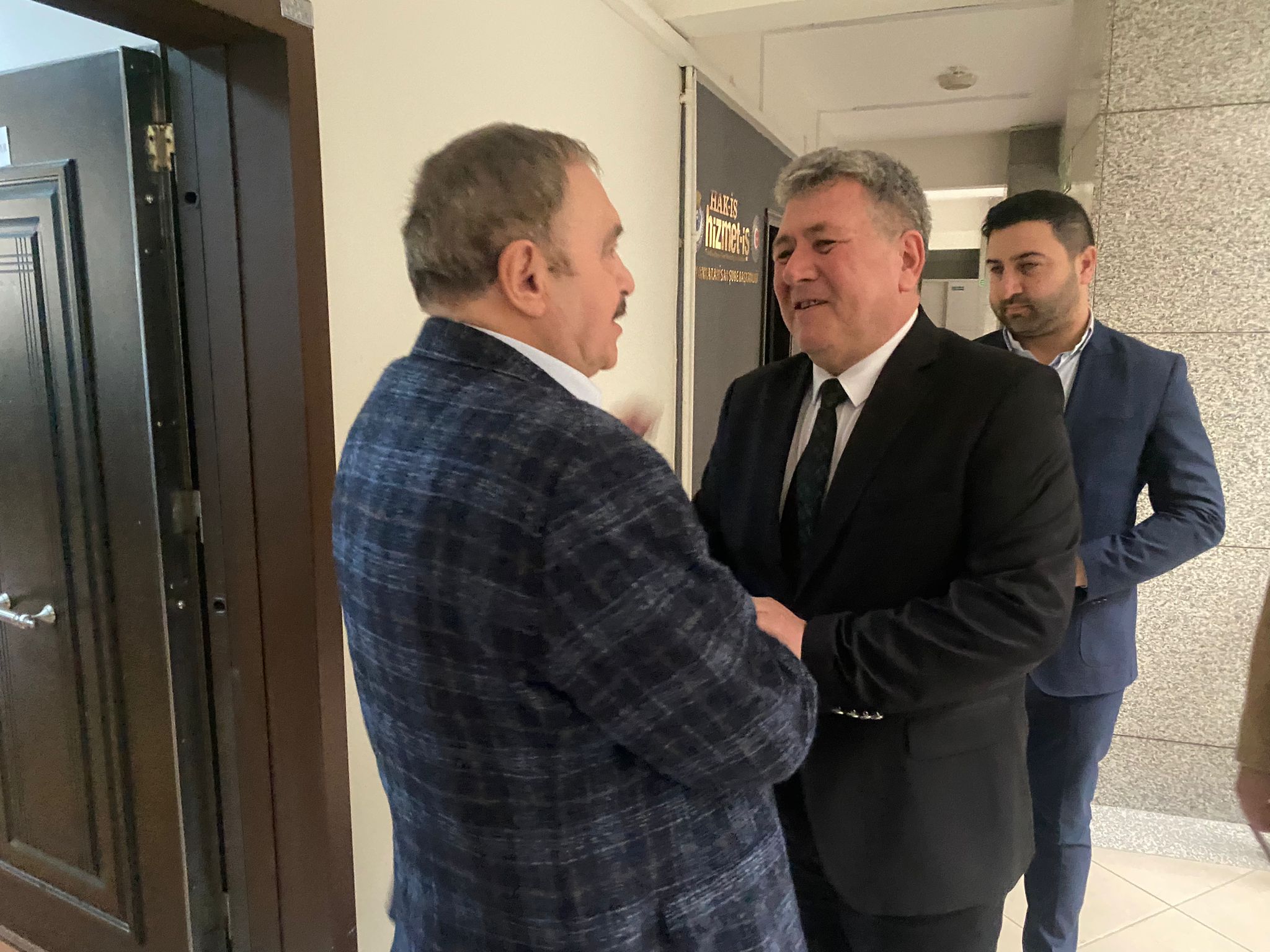 BAŞKAN AKAR, BASIN ÇALIŞANLARINA YAPILAN SALDIRIYI KINADI
