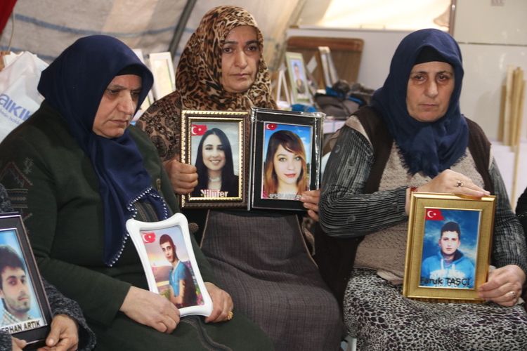 Diyarbakır’lı Annelerden Evlatlarına Çağrı: