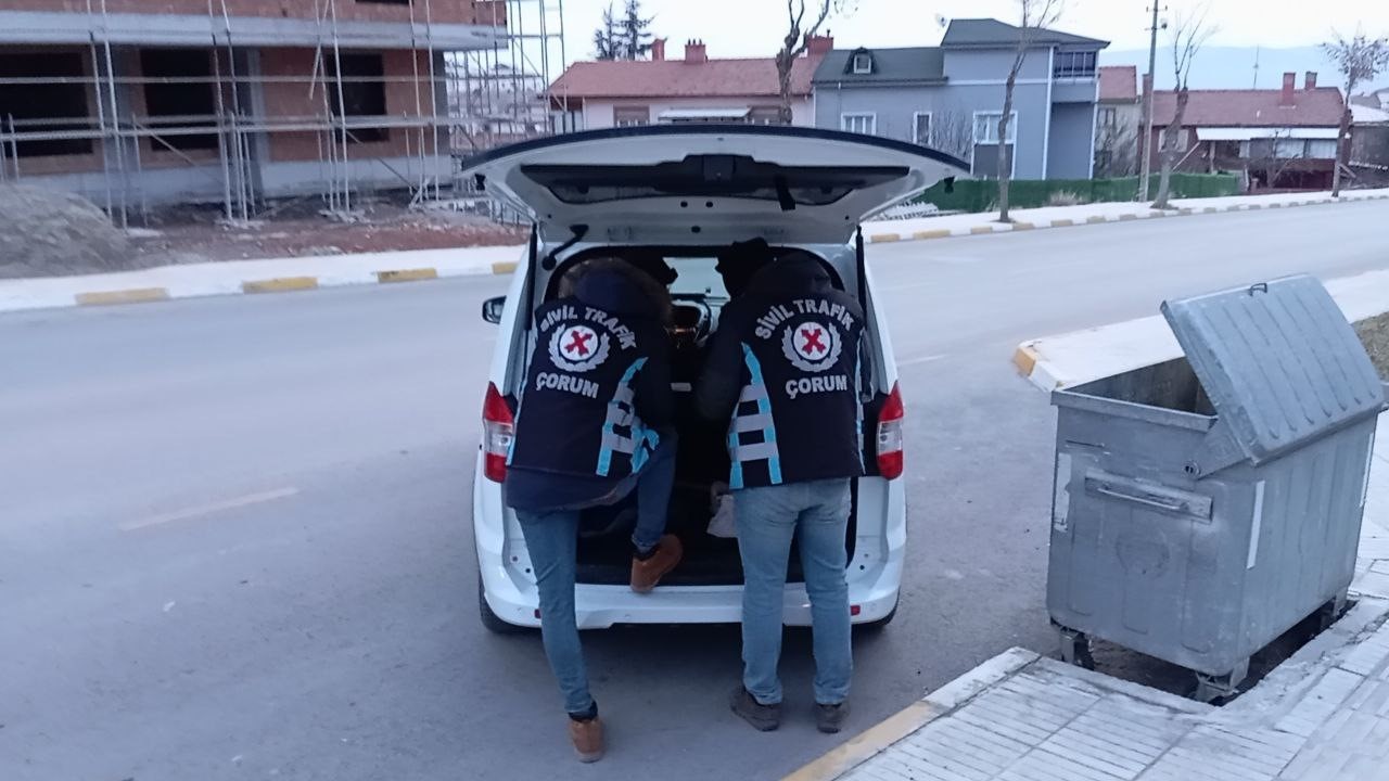ŞÜPHE ÜZERİNE DURDURULDU ARAÇTA TÜFEK VE TABANCA ELE GEÇİRİLDİ