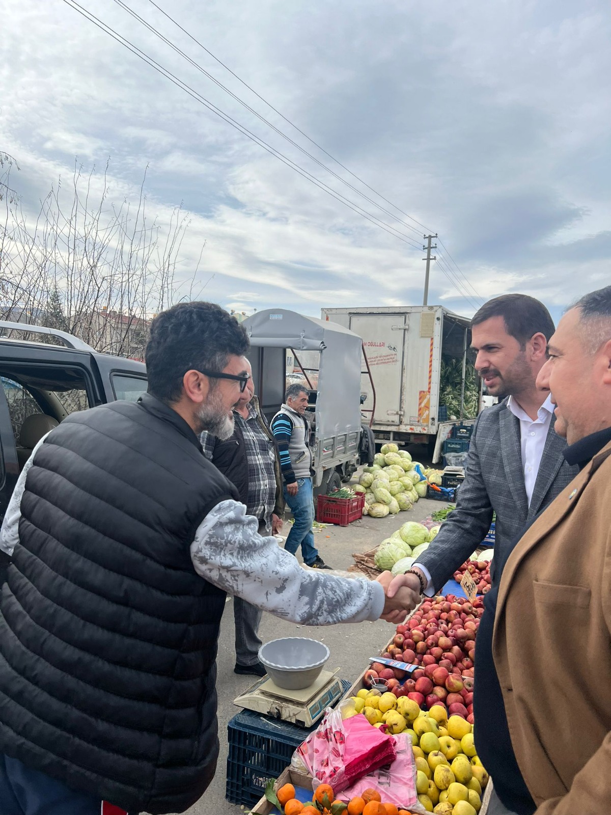İYİ Partili Yağcı Pazar Esnafıyla Bir Araya Geldi