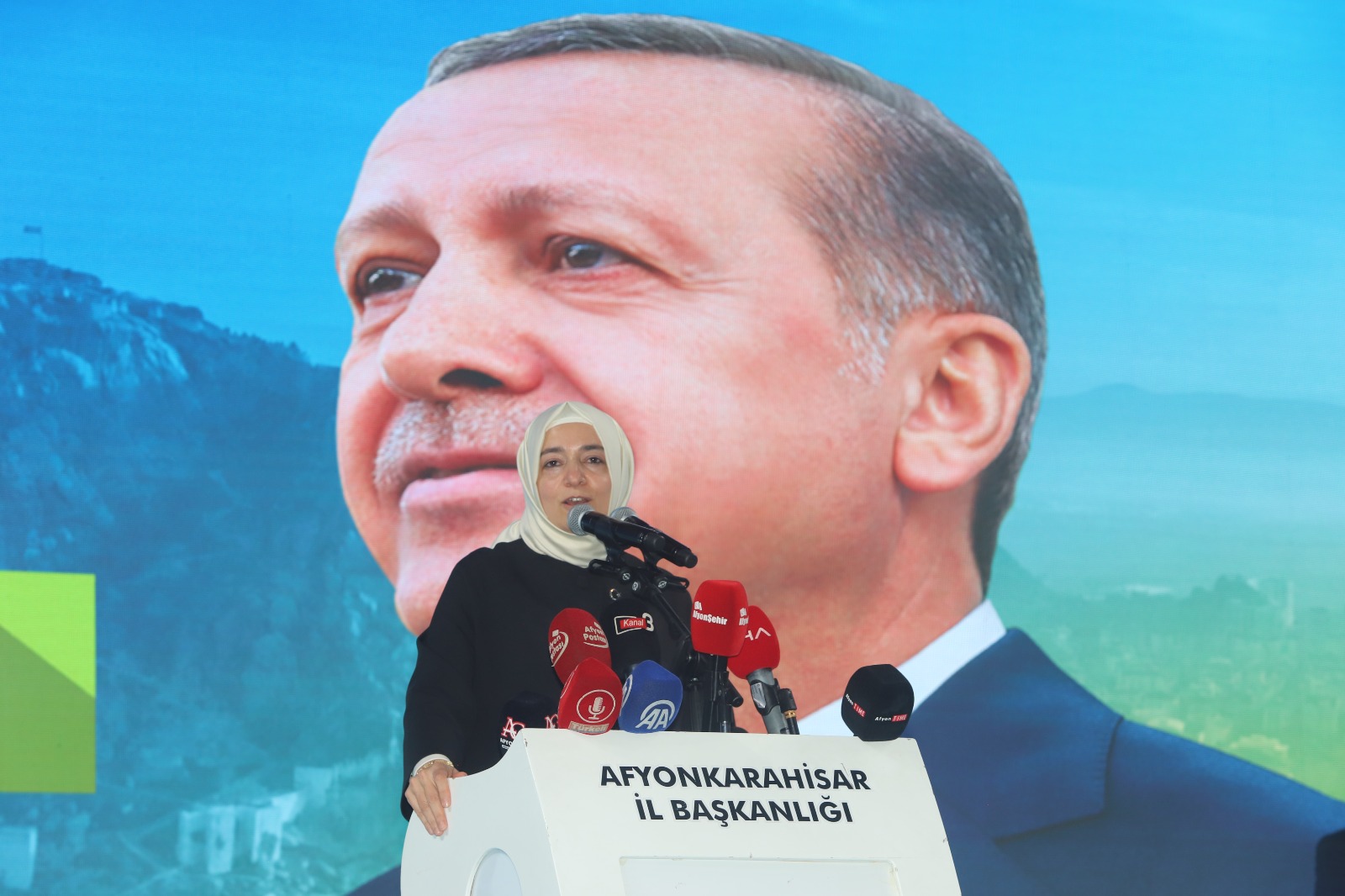 AK Kadınlardan Başkan Kaya'ya Sevgi Seli