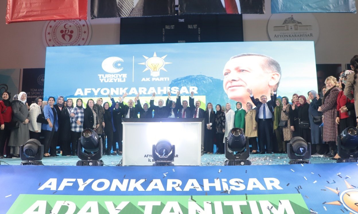 AK Kadınlardan Başkan Kaya'ya Sevgi Seli