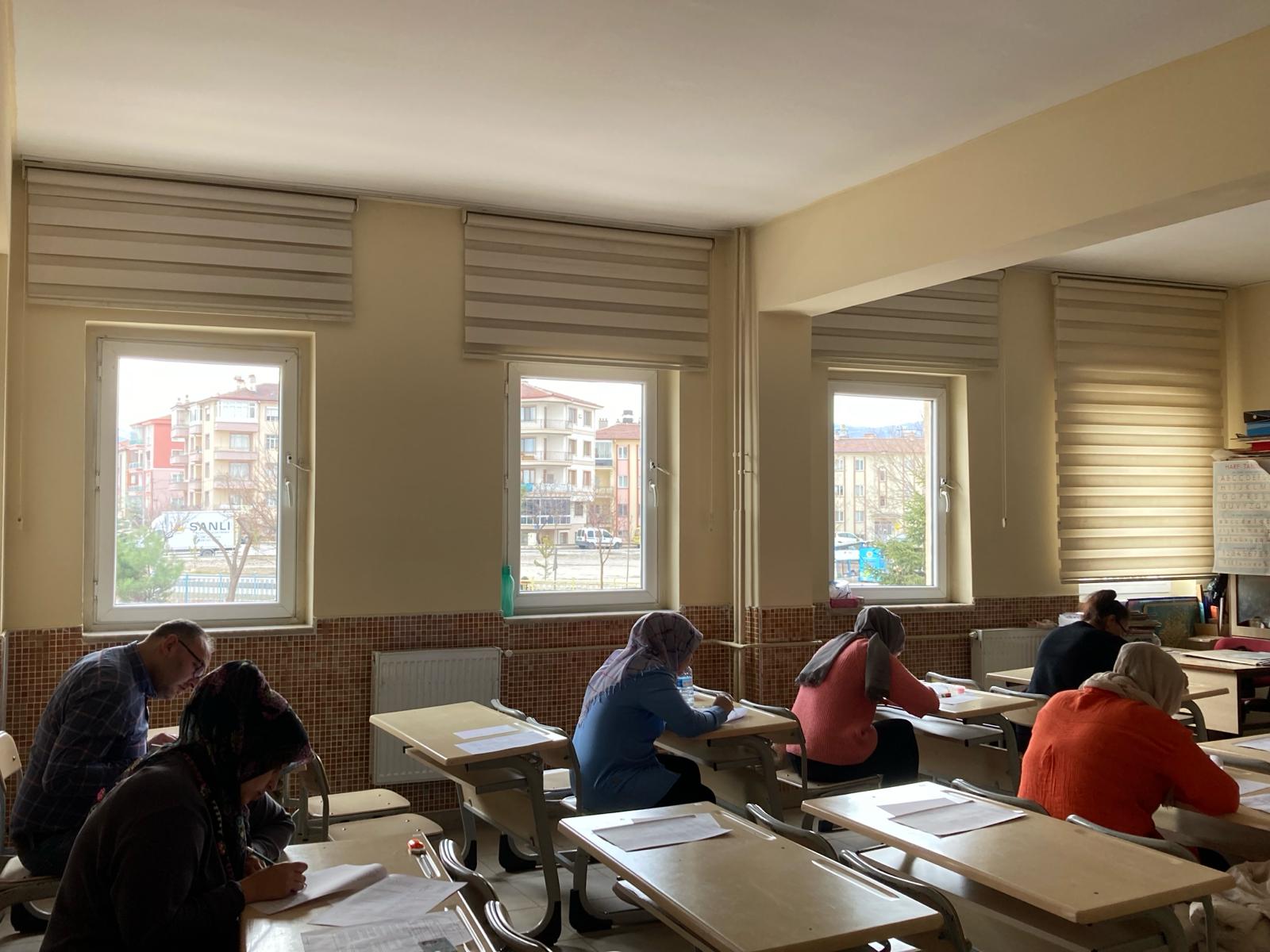 AFYONKARAHSAR'DA  VELİLERE  ÖZEL KİTAP OKUMA YARIŞMASI