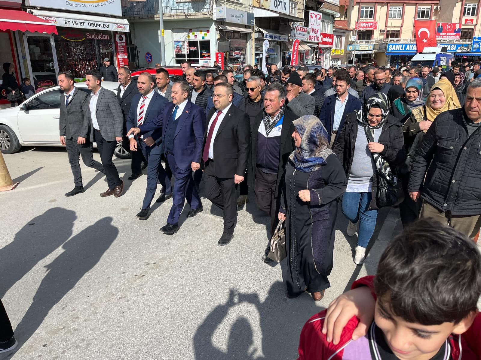 Şuhut Ak Partili Başkan Adayı Eroğlu'nu Baba Ocağında Coşkuyla Karşıladı