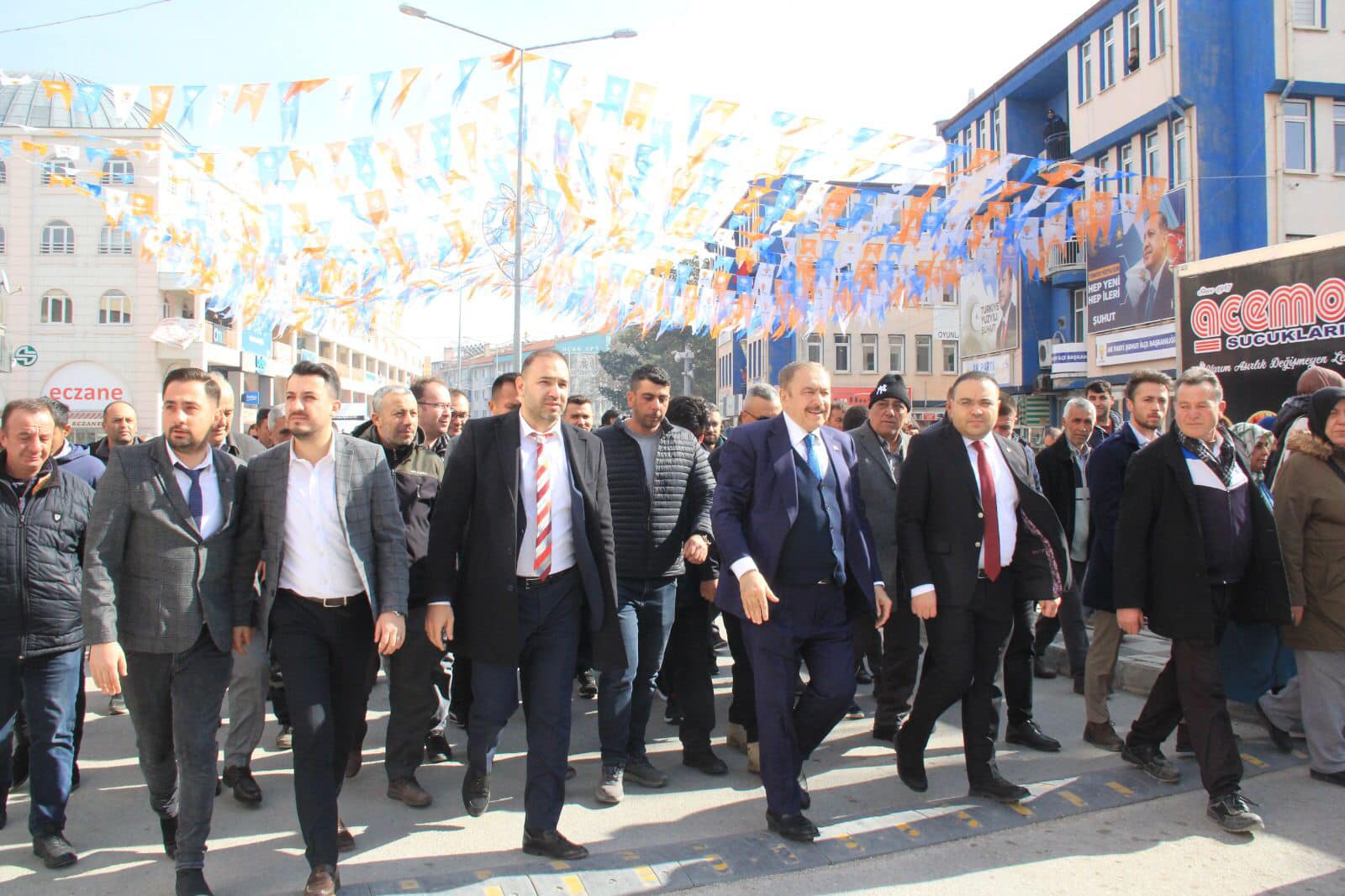 Şuhut Ak Partili Başkan Adayı Eroğlu'nu Baba Ocağında Coşkuyla Karşıladı