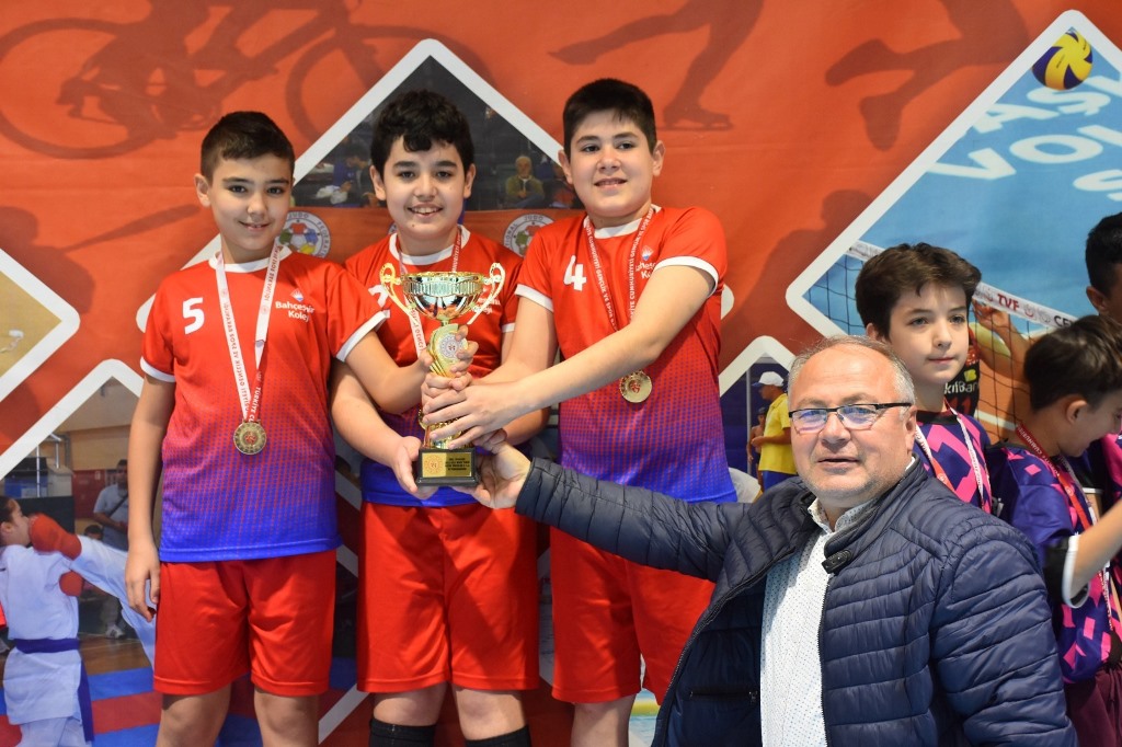 YILDIZLAR MASA TENİSİ MÜSABAKALARI TAMAMLANDI