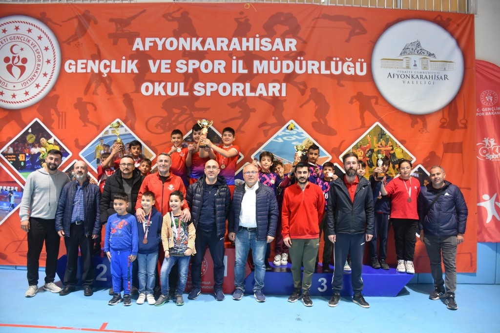 YILDIZLAR MASA TENİSİ MÜSABAKALARI TAMAMLANDI