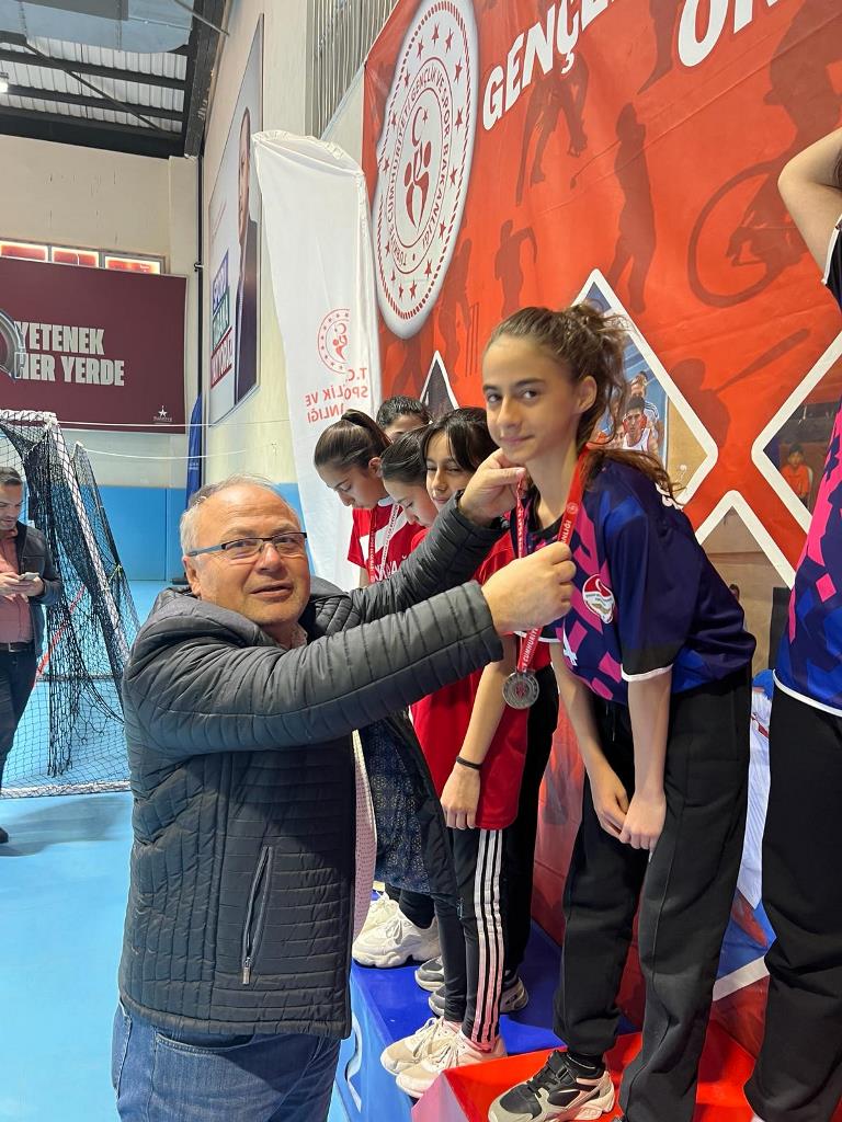 YILDIZLAR MASA TENİSİ MÜSABAKALARI TAMAMLANDI