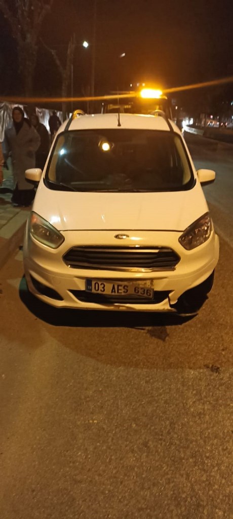 AFYON’DA HAFİF TİCARİ ARACIN ÇARPTIĞI KADIN HAYATINI KAYBETTİ!