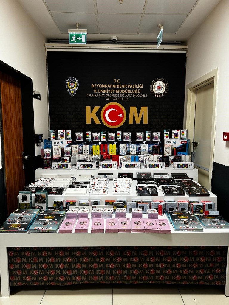 AFYON’DA KAÇAK ELEKTRONİK ÜRÜNLER ELE GEÇİRİLDİ