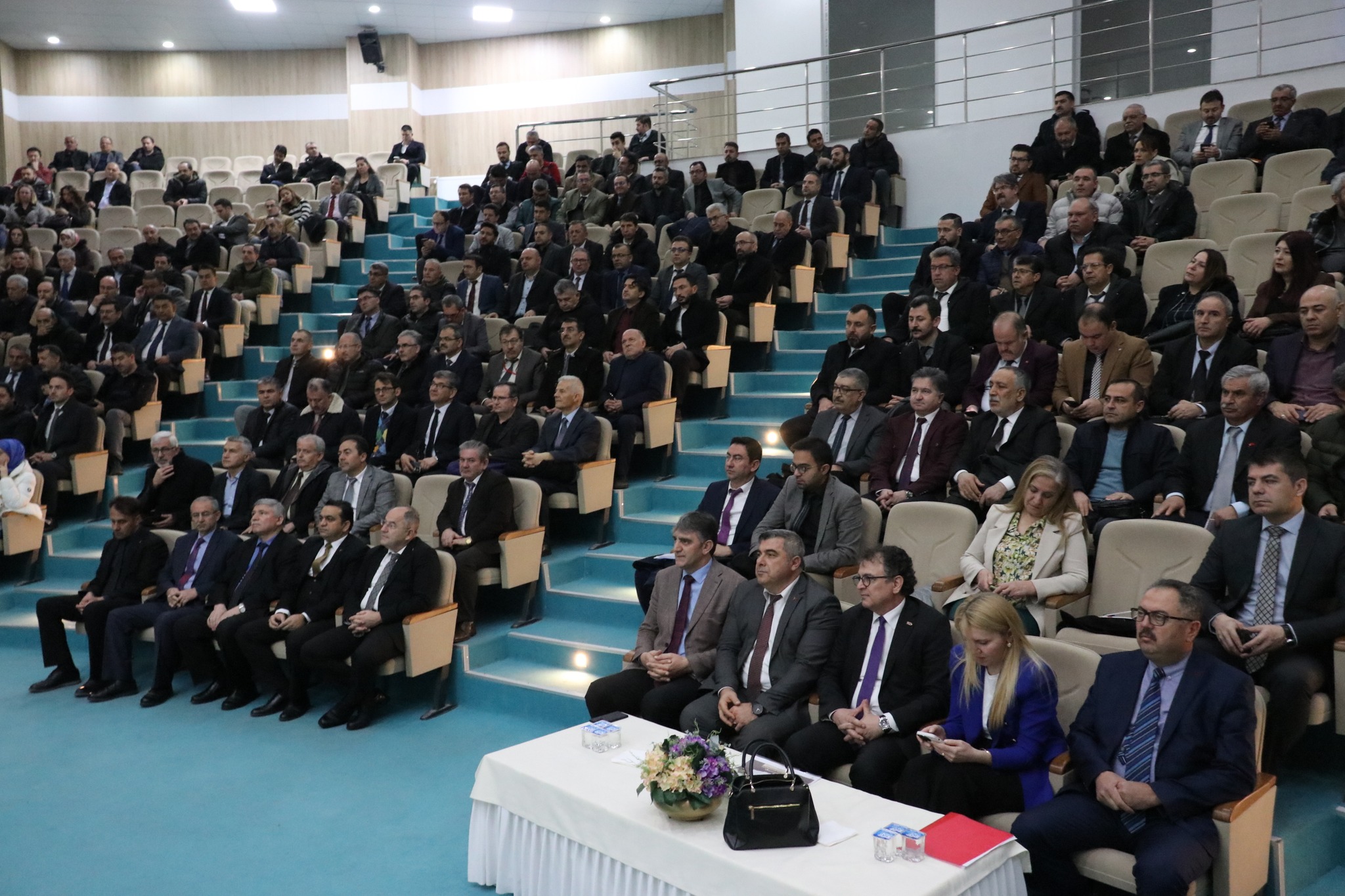 GENEL MÜDÜR OTRAR  OKUL MÜDÜRLERİ İLE TOPLANDI