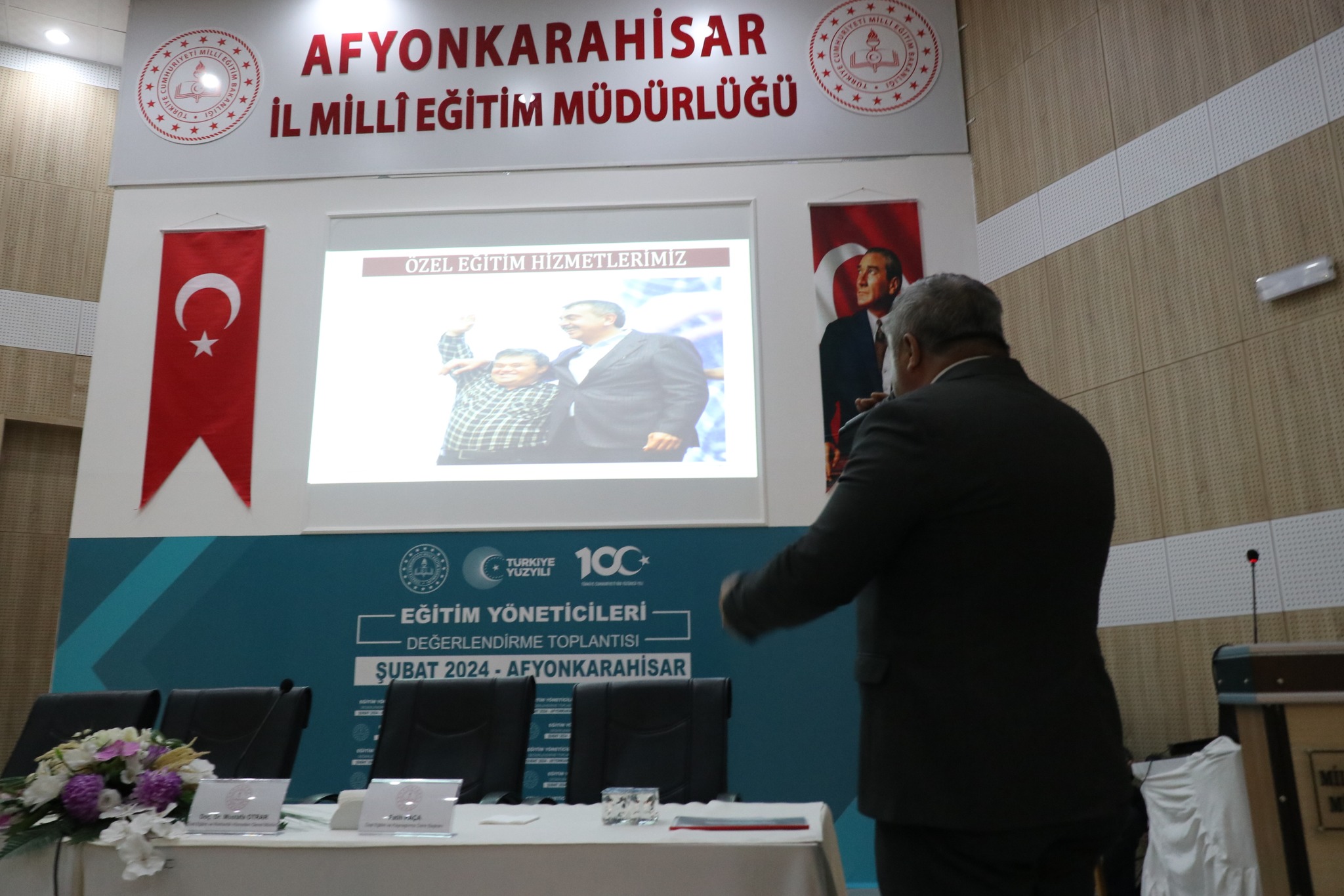 GENEL MÜDÜR OTRAR  OKUL MÜDÜRLERİ İLE TOPLANDI