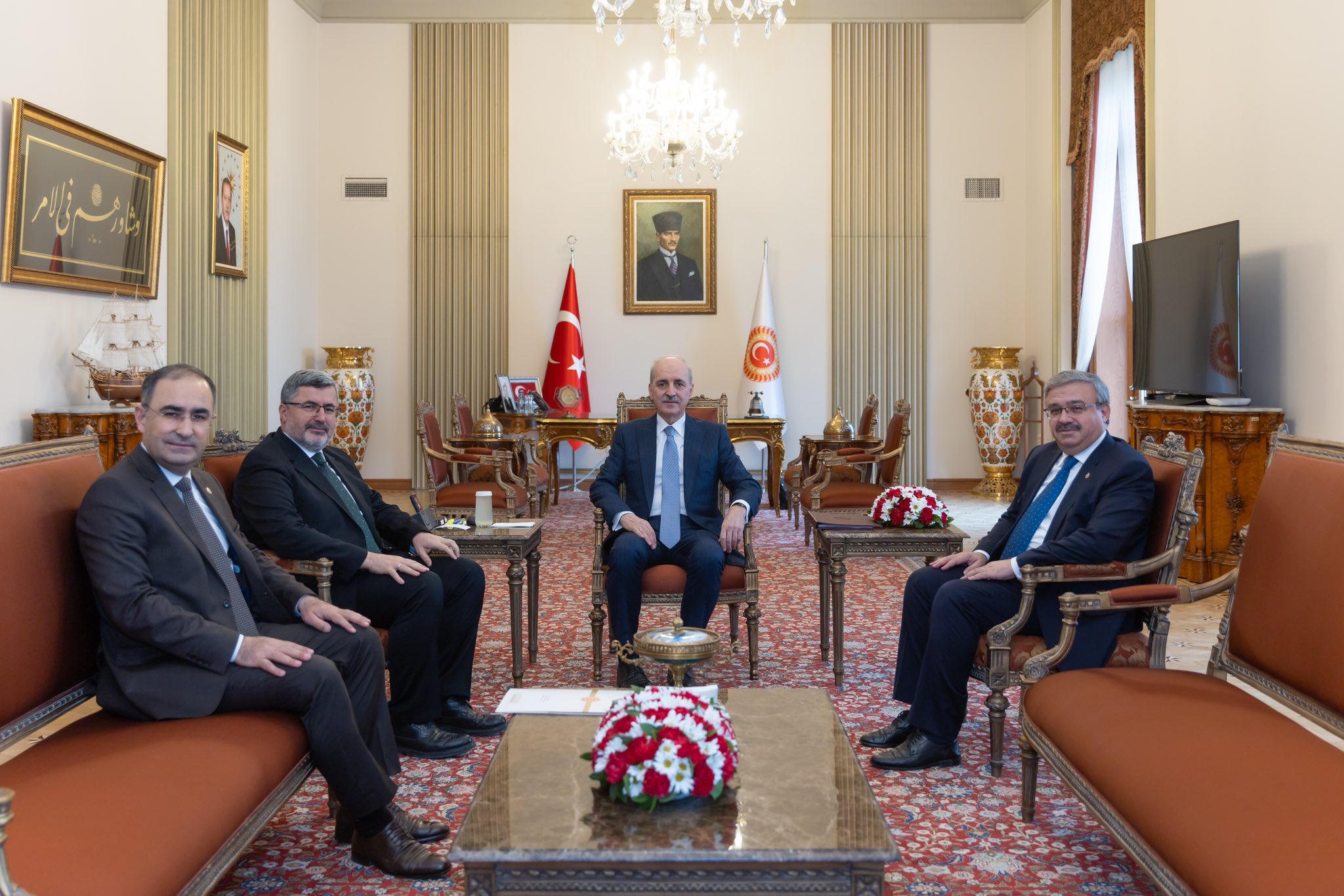 AK Partili Vekiller Meclis Başkanı Kurtulmuş'u Ziyaret Etti