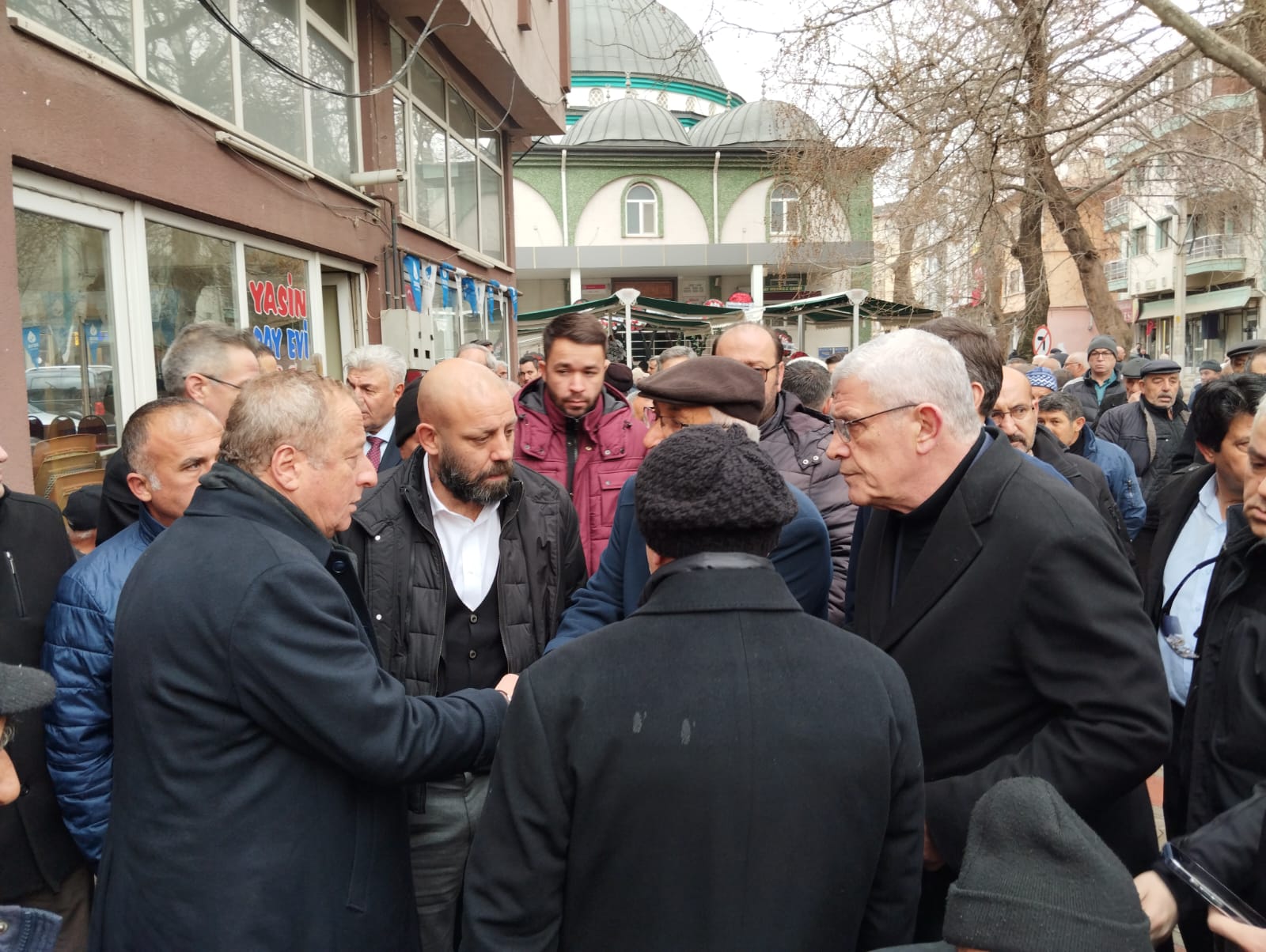 İYİ PARTİ AFYON MİLLETVEKİLİ OLGUN'UN  BABASININ  CENAZESİNE KATILIM  YOĞUN OLDU