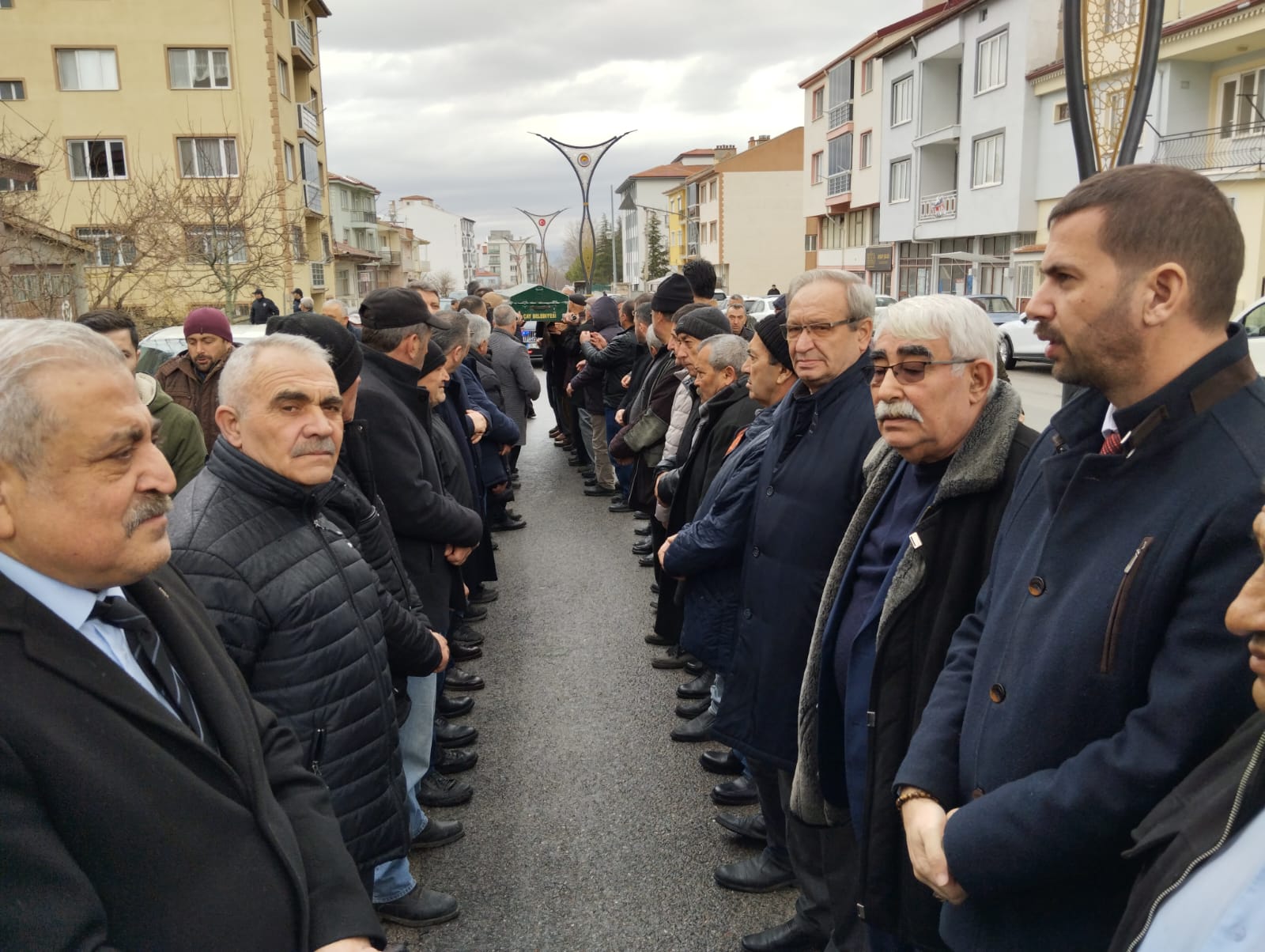 İYİ PARTİ AFYON MİLLETVEKİLİ OLGUN'UN  BABASININ  CENAZESİNE KATILIM  YOĞUN OLDU