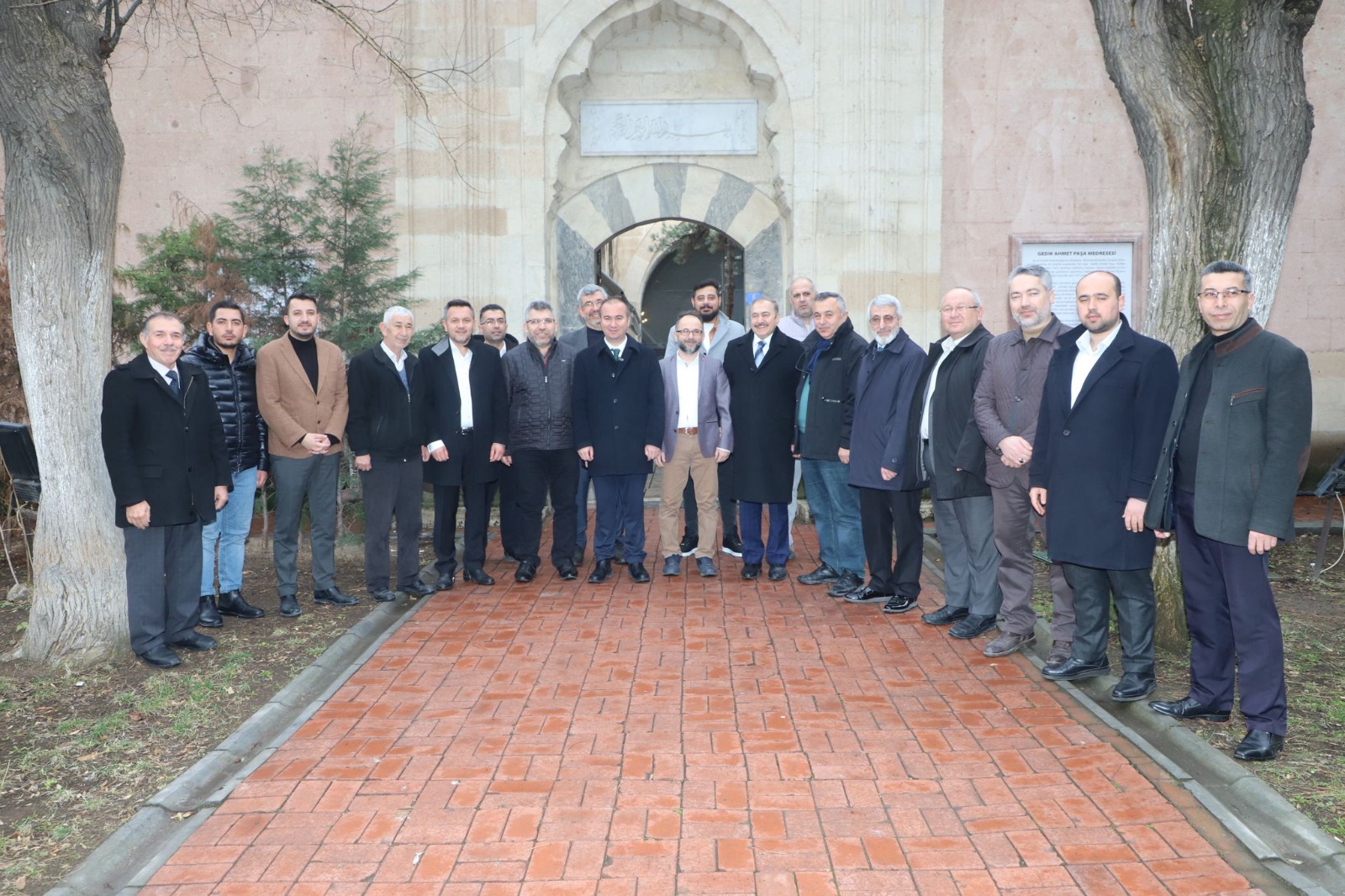 ULUÇAY’DAN VAKIFLARA ZİYARET