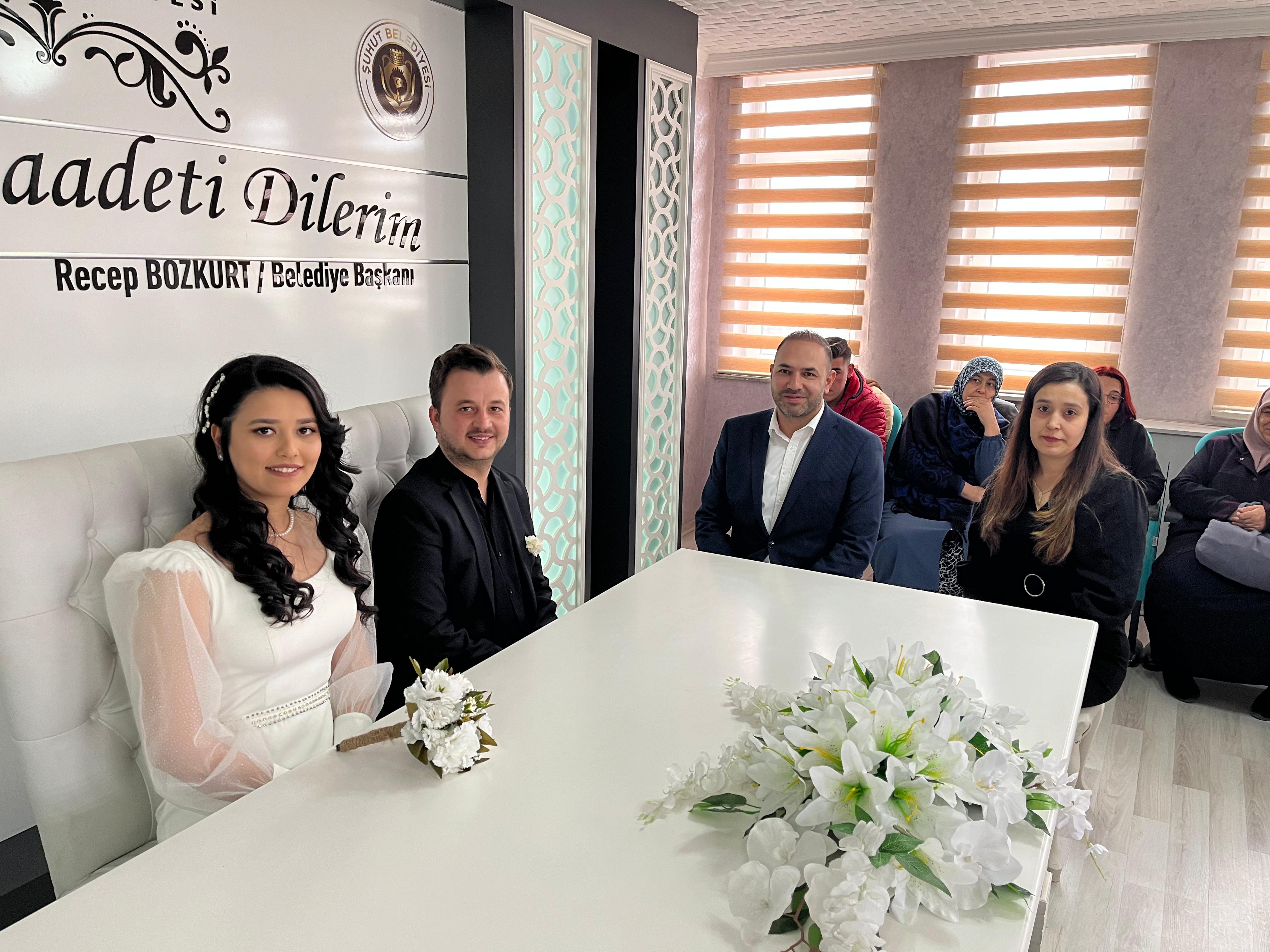 AK Partili Eroğlu Genç Çiftin Mutluluğuna Ortak Oldu