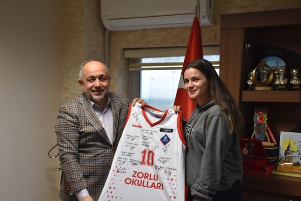 Genç Sporcular Afyon'da Müdür Kasapoğlu'nu Ziyaret Etti