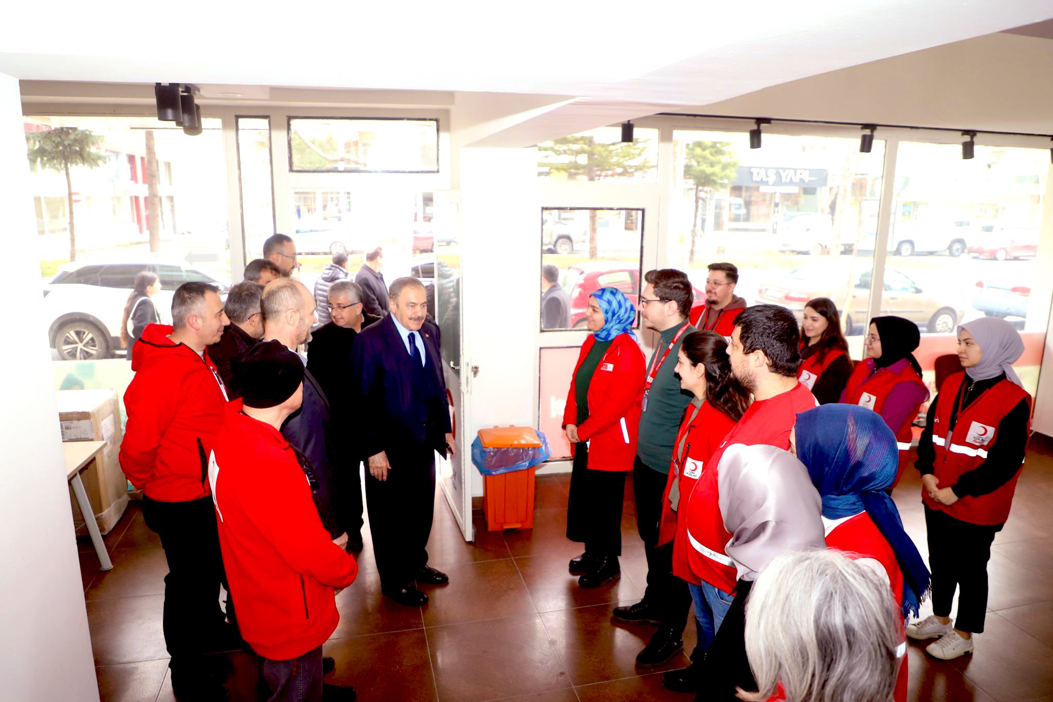 Eski Bakan Eroğlu Partisinin Seçim Çalışmalarına Destek Veriyor