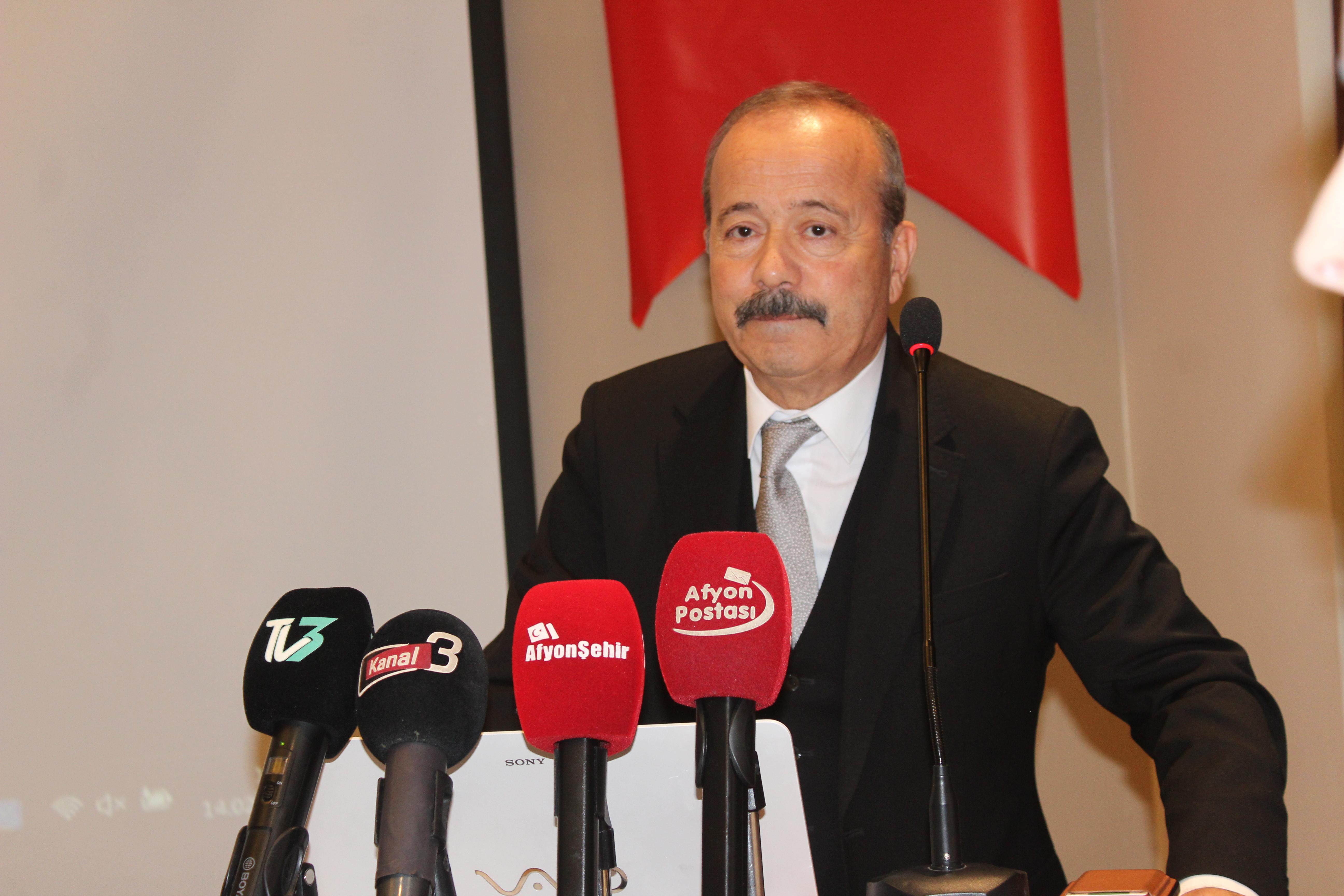 AFYON BÜYÜKŞEHİR Mİ OLUYOR? TAYTAK  KONUYA AÇIKLIK GETİRDİ