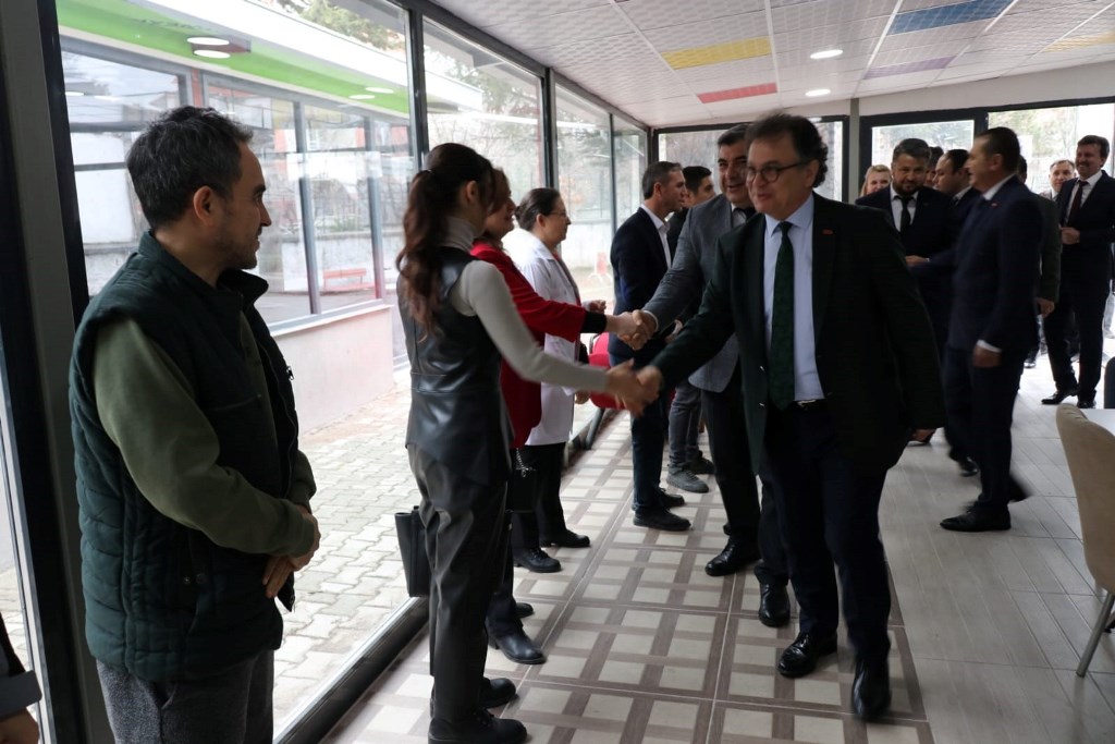 MEZUN OLDUĞU OKULDA ÖĞRENCİLER İLE BULUŞTU