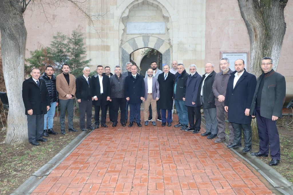 "SİSTEMLİ ÇALIŞABİLECEKLERİ BİR MEKÂN SUNACAĞIZ"