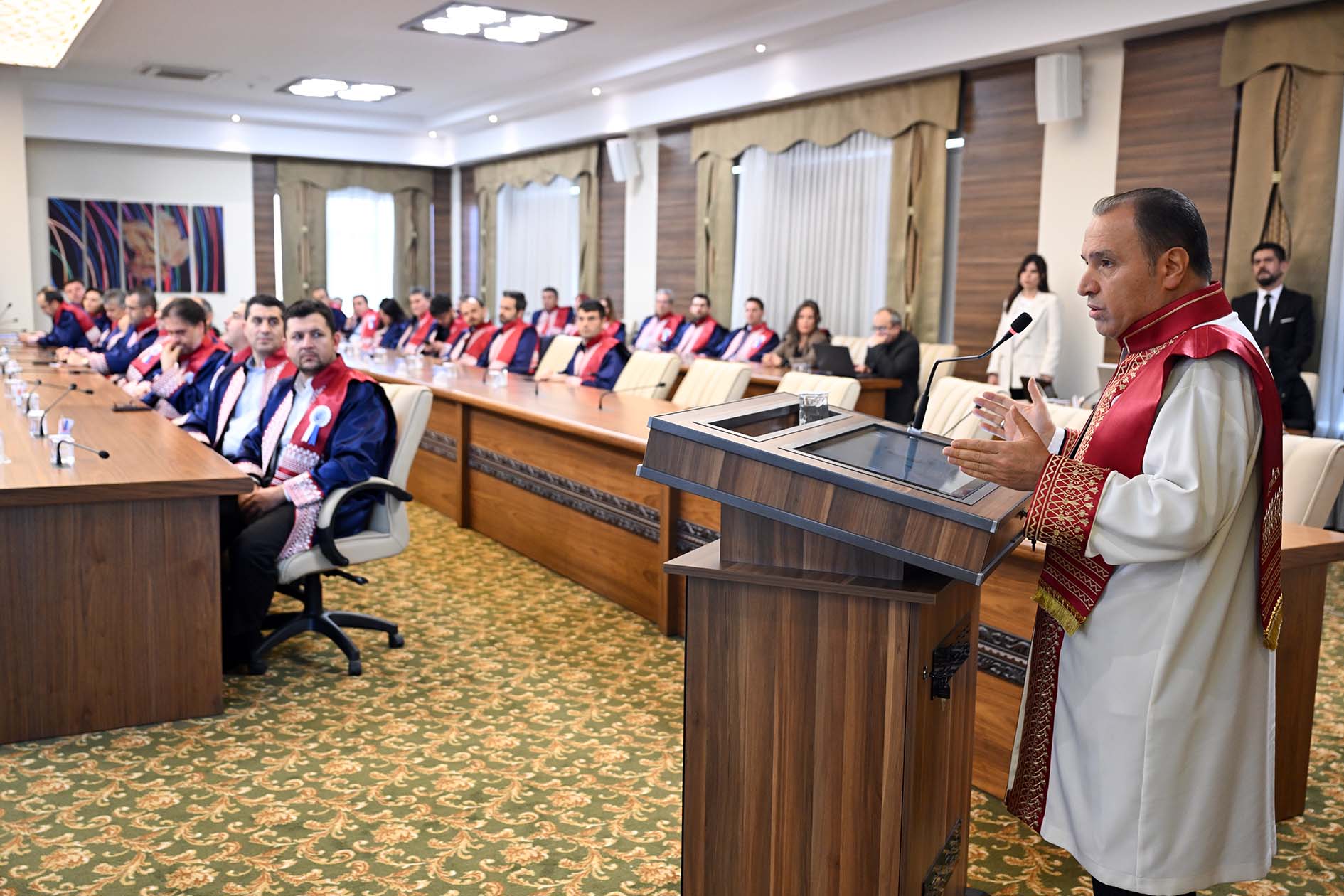“ÜNİVERSİTE SAYISININ ARTMASI REKABETİ GETİRDİ”