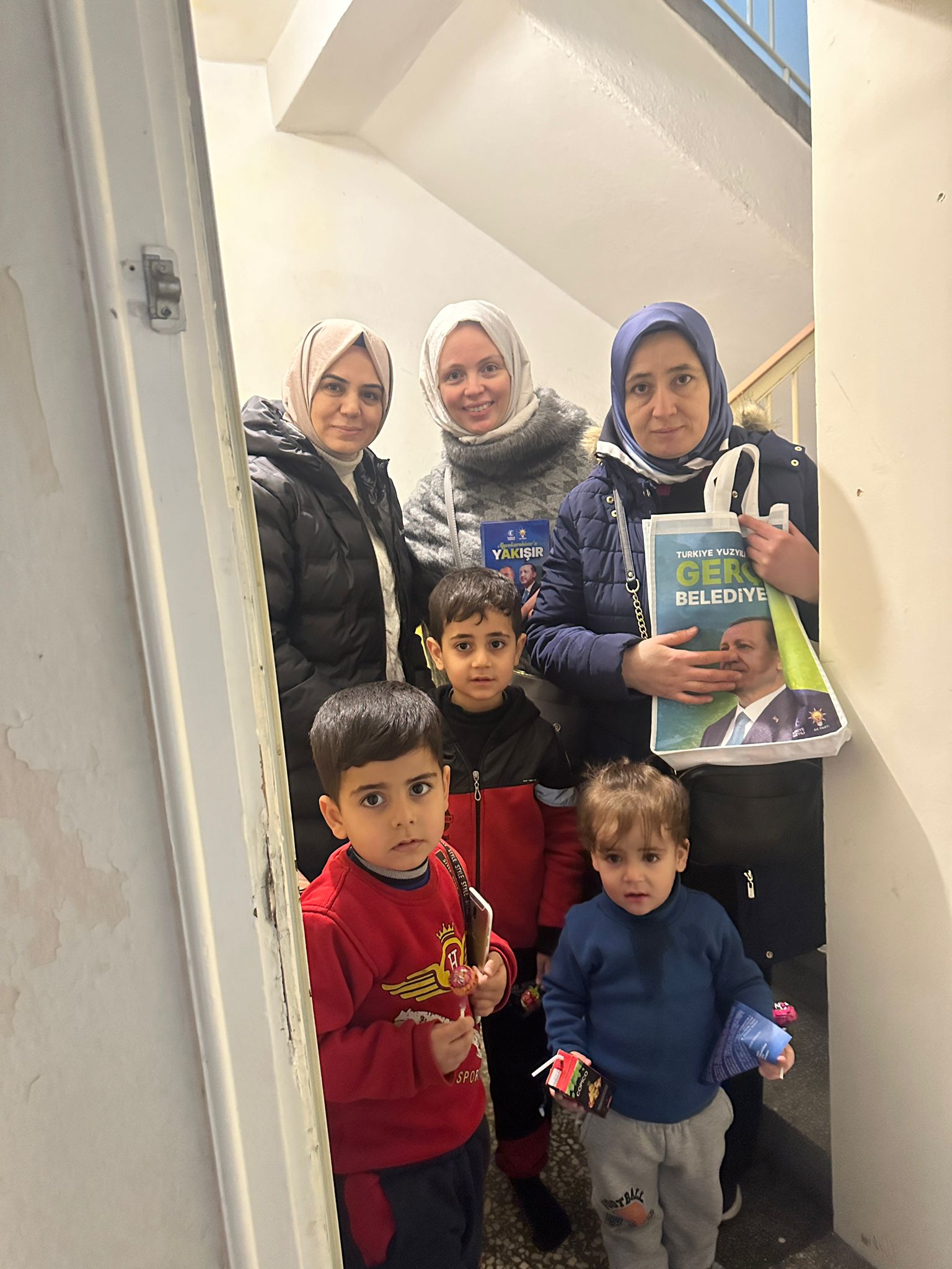 AK Kadınlar 'Gerçek Belediyecilik' Mottosuyla Sahada