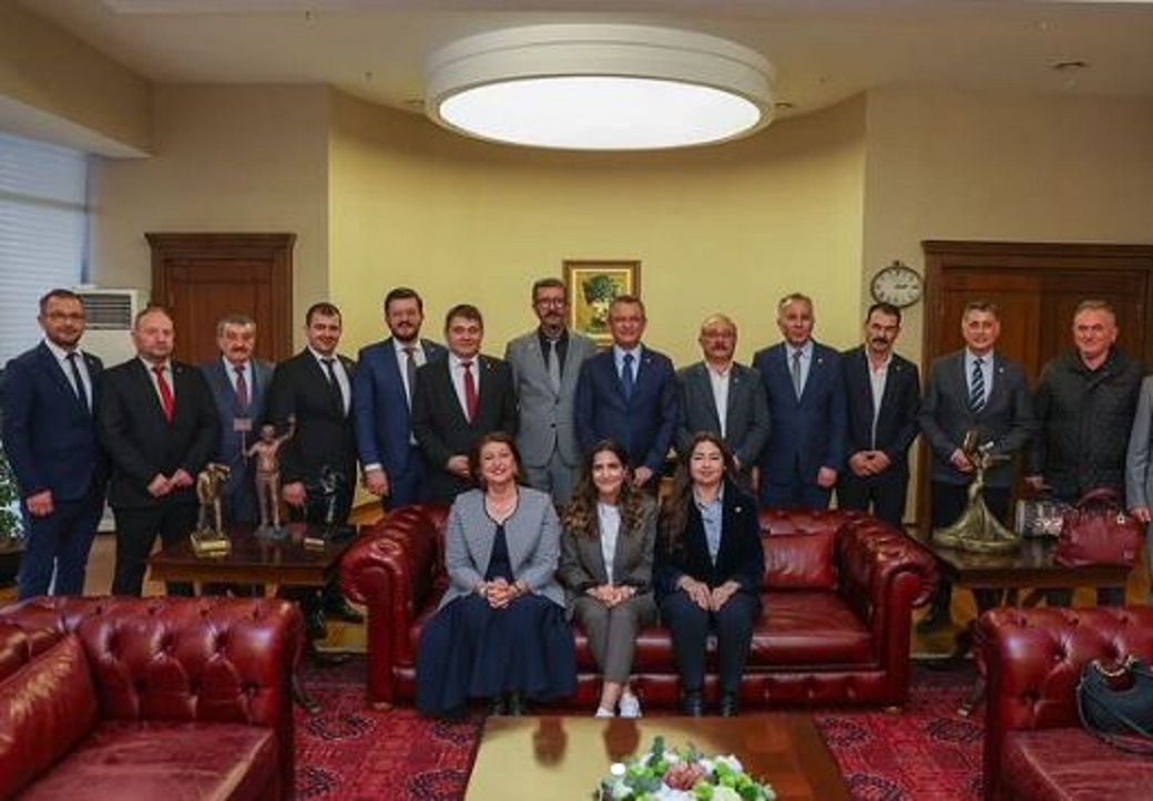 CHP ŞUHUT  HEYETİNDEN GENEL BAŞKAN ÖZEL'E ZİYARET