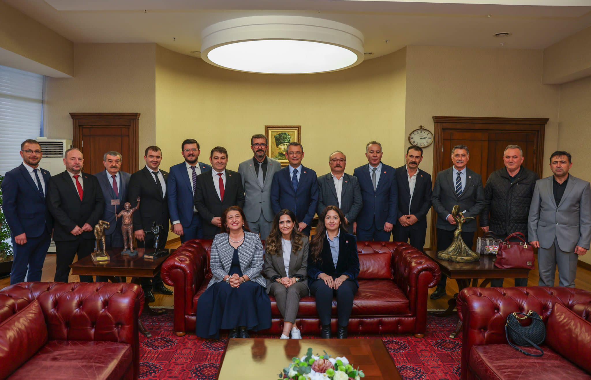 CHP ŞUHUT  HEYETİNDEN GENEL BAŞKAN ÖZEL'E ZİYARET