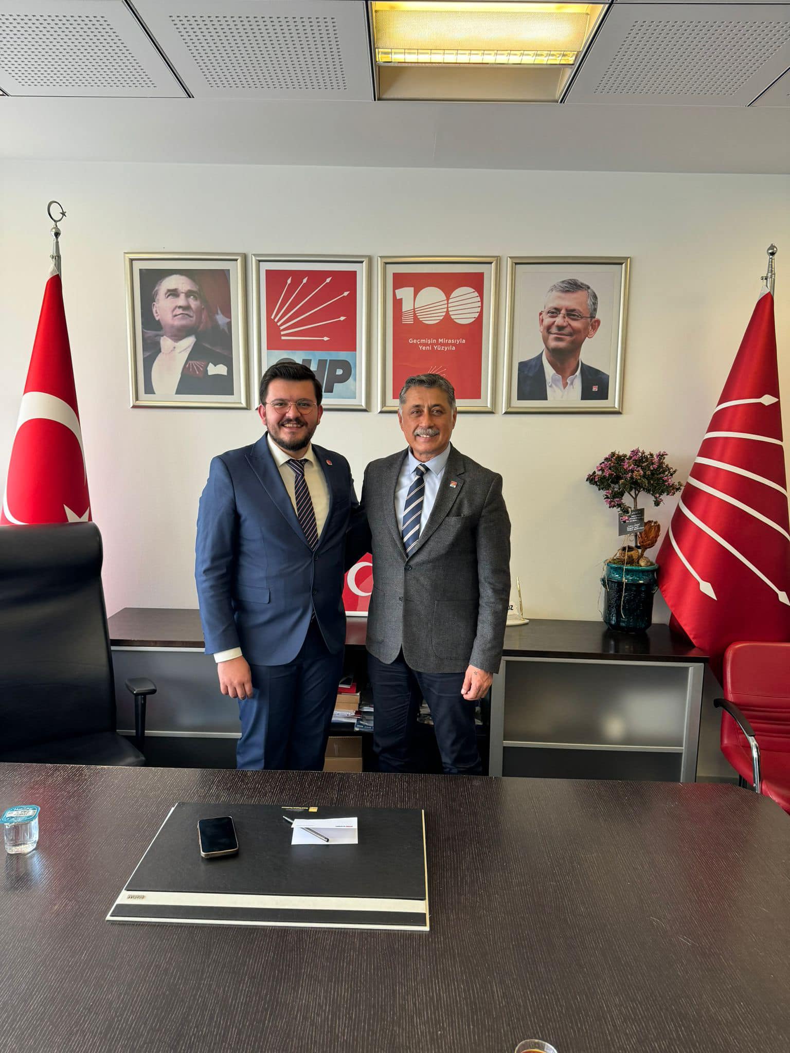 CHP ŞUHUT  HEYETİNDEN GENEL BAŞKAN ÖZEL'E ZİYARET