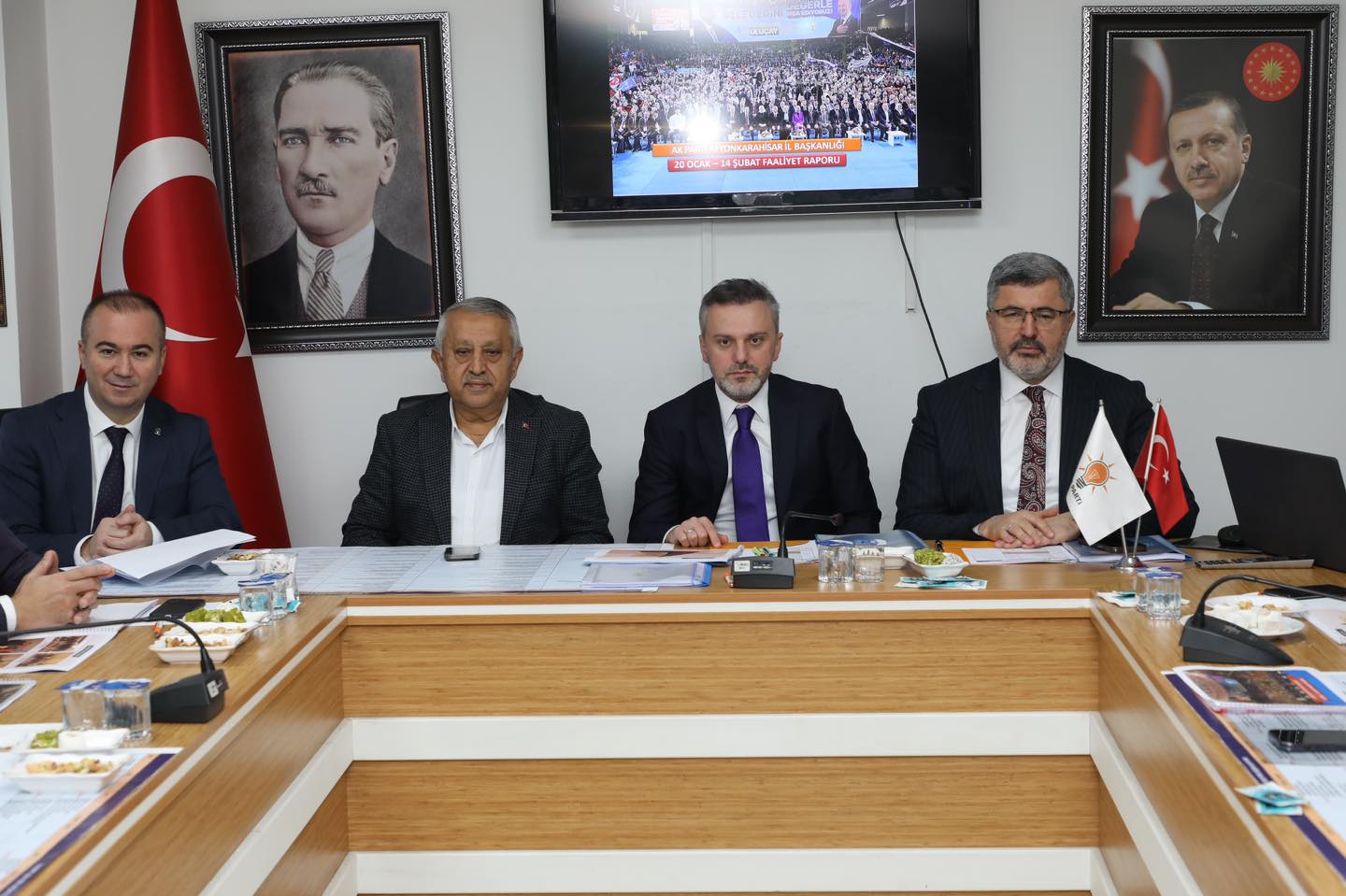 Başkan Zeybek Partisinin Genel Başkan Yardımcısı Kandemir'le Bir Araya Geldi