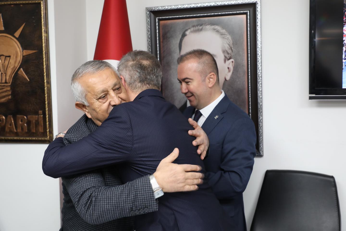 Başkan Zeybek Partisinin Genel Başkan Yardımcısı Kandemir'le Bir Araya Geldi