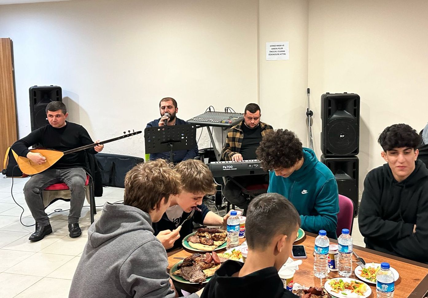 TÜRKİYE GÜREŞ ŞAMPİYONASI'NA KATILACAK GENÇ GÜREŞÇİLERLE BULUŞTU