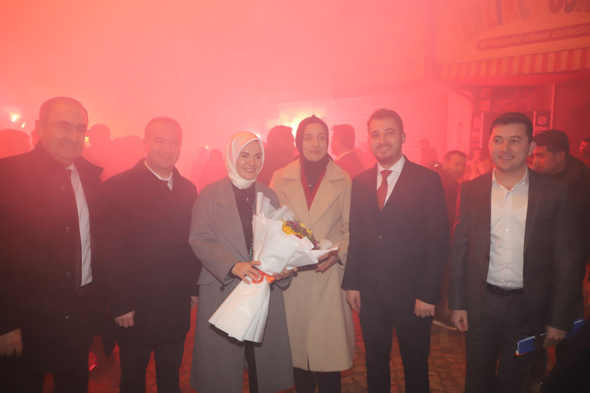Bakan Göktaş Tarihi Taşhan'da gençlerle buluştu