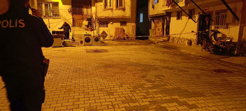 AFYON-BOLVADİNDE BIÇAKLI KAVGA!