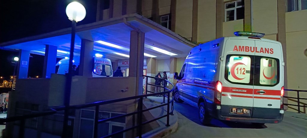AFYON-BOLVADİNDE BIÇAKLI KAVGA!