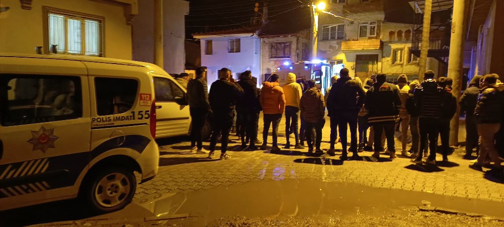 AFYON-BOLVADİNDE BIÇAKLI KAVGA!