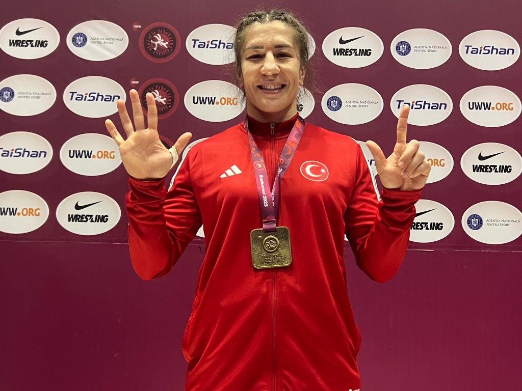 Türk Kadının Sırtı Yere Gelmez!
