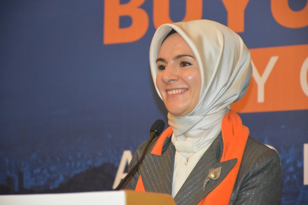 "CESUR KADINLARIMIZLA GURUR DUYUYORUZ"