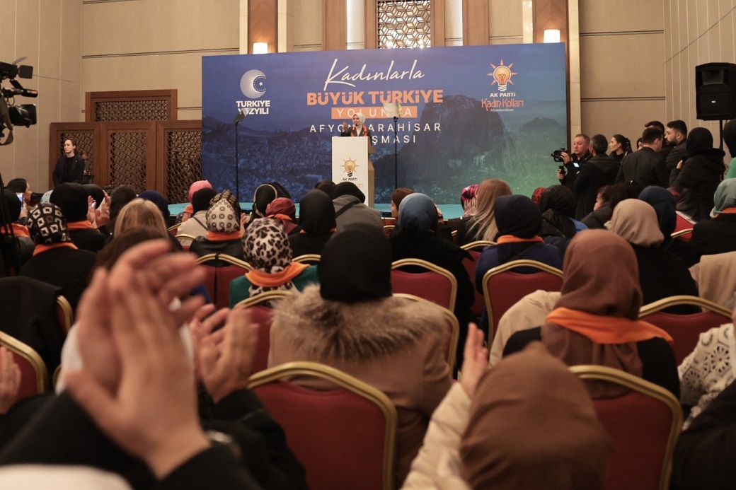 BAKAN GÖKTAŞ  AFYONKARAHİSARLI KADINLARLA BİR ARAYA GELDİ