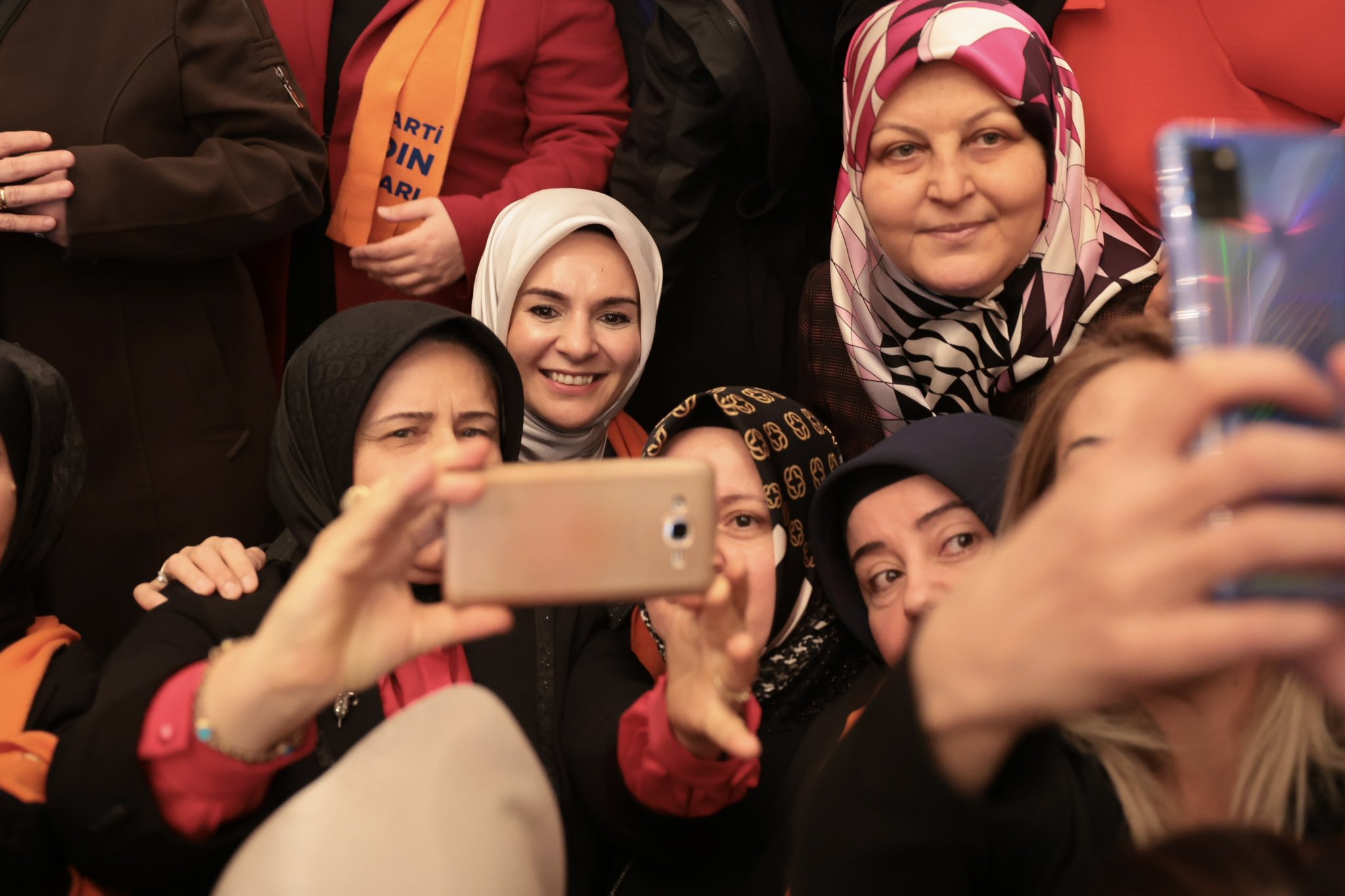 BAKAN GÖKTAŞ  AFYONKARAHİSARLI KADINLARLA BİR ARAYA GELDİ