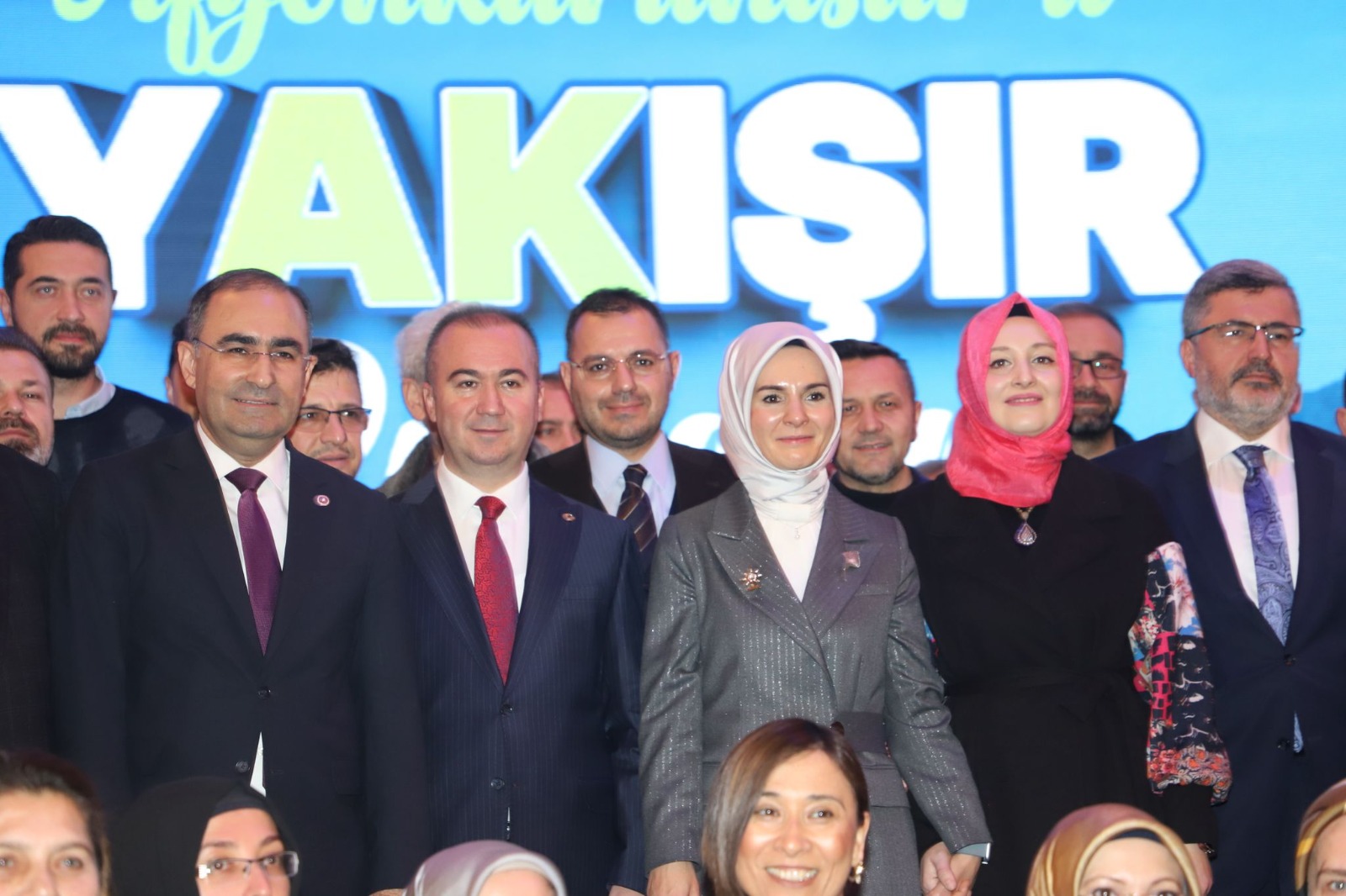 AK PARTİ ADAYI  ULUÇAY 109 PROJEYİ AFYONKARAHİSARLILARLA PAYLAŞTI